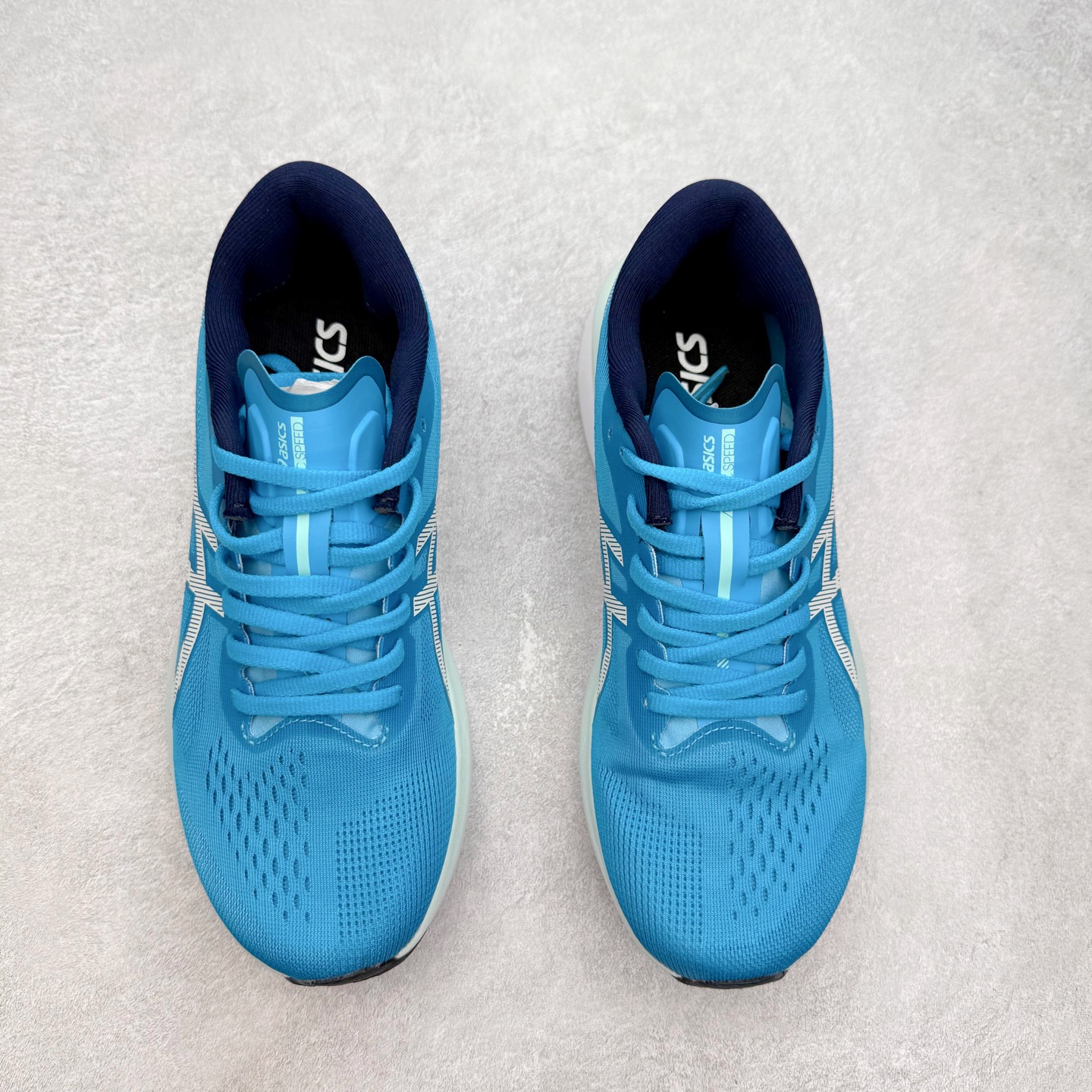 图片[2]-Asics Magic Speed 4 系列碳板竞速跑步鞋 鞋款采用亚瑟士FF BLAST CUSHIONING中底设计 为运动中带来回弾性和轻量性感受 工程网眼鞋面提供运动中所需的透气性和舒适性 内陷式碳板大底结构 带来运动时足底的舒适性和灵活性 帮助跑者获得轻盈的落地体验 尺码：36 37 38 39 39.5 40 40.5 41.5 42 42.5 43.5 44 45-选品中心