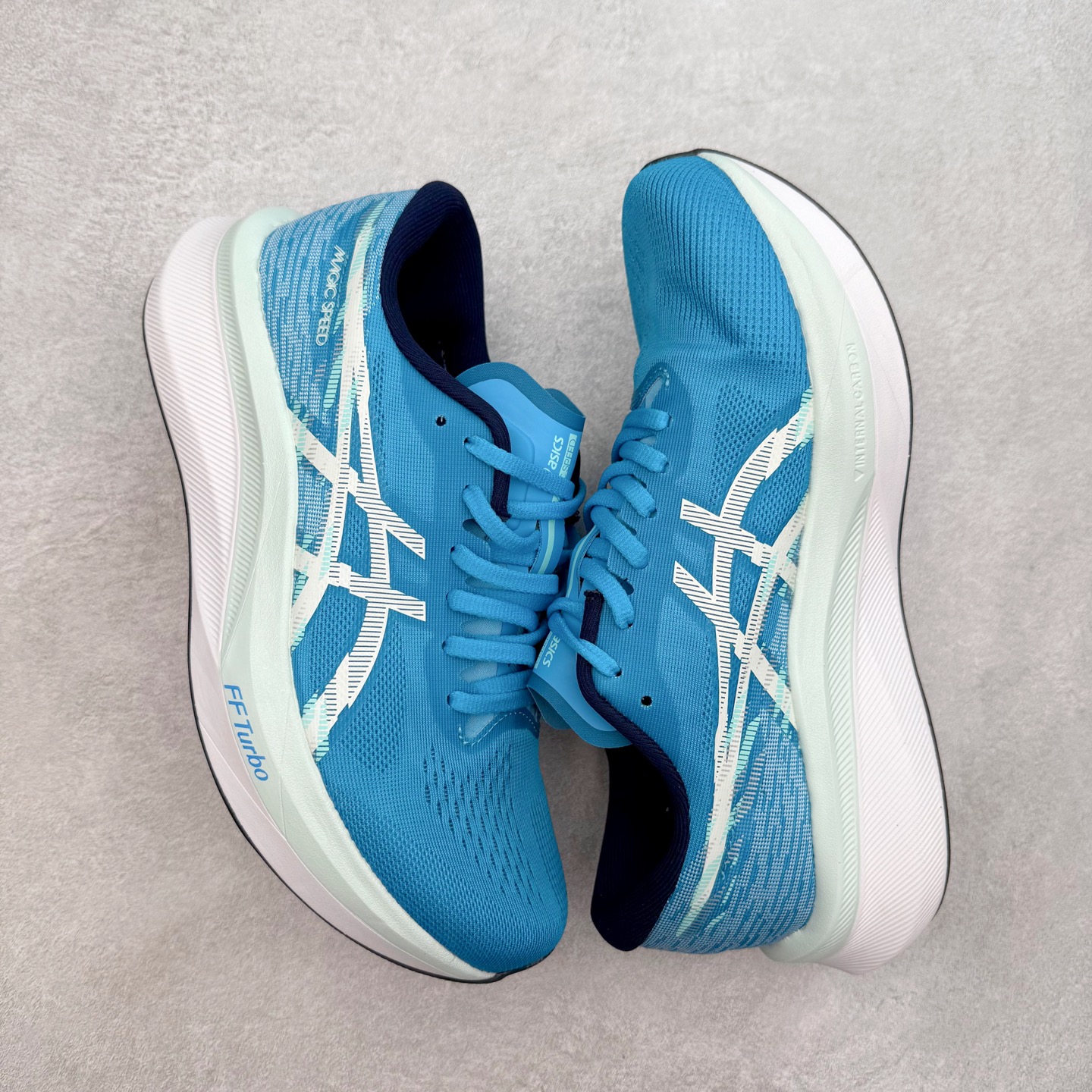 图片[3]-Asics Magic Speed 4 系列碳板竞速跑步鞋 鞋款采用亚瑟士FF BLAST CUSHIONING中底设计 为运动中带来回弾性和轻量性感受 工程网眼鞋面提供运动中所需的透气性和舒适性 内陷式碳板大底结构 带来运动时足底的舒适性和灵活性 帮助跑者获得轻盈的落地体验 尺码：36 37 38 39 39.5 40 40.5 41.5 42 42.5 43.5 44 45-选品中心