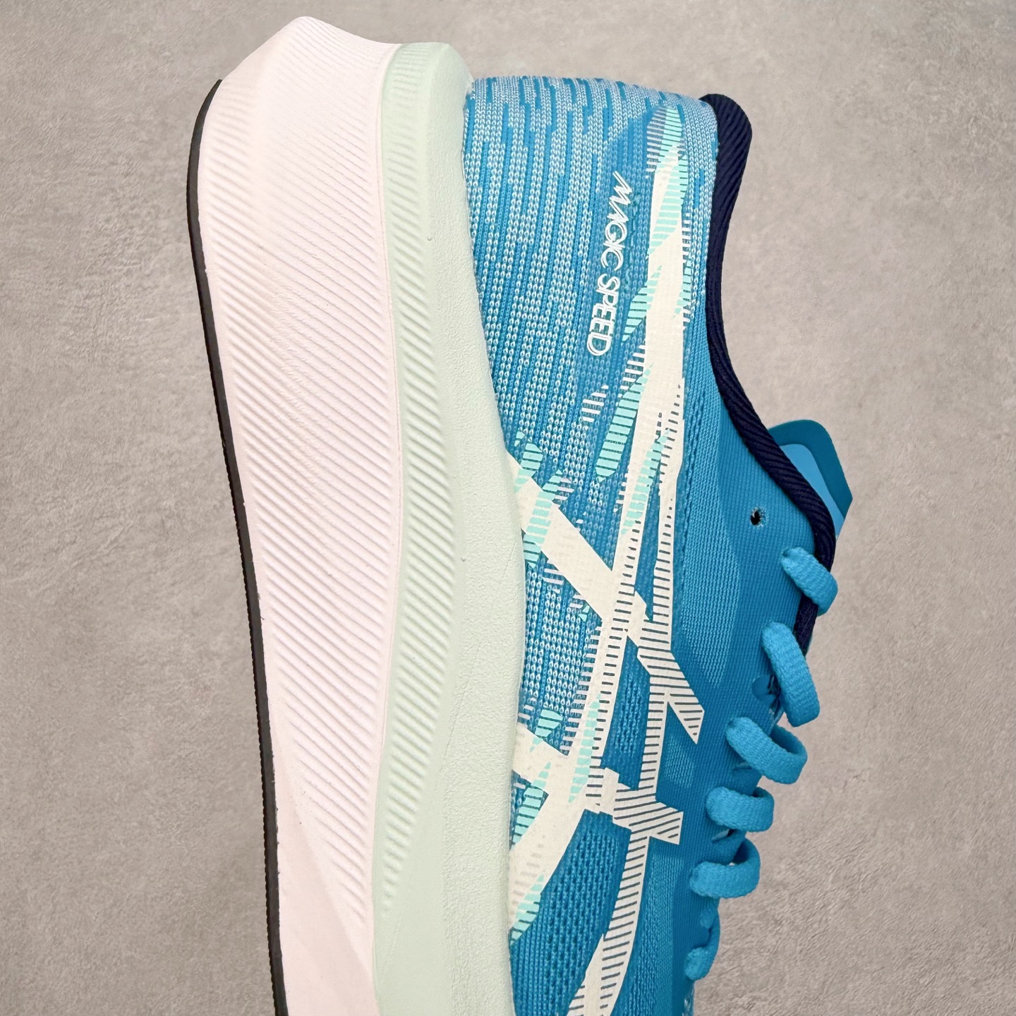 图片[6]-Asics Magic Speed 4 系列碳板竞速跑步鞋 鞋款采用亚瑟士FF BLAST CUSHIONING中底设计 为运动中带来回弾性和轻量性感受 工程网眼鞋面提供运动中所需的透气性和舒适性 内陷式碳板大底结构 带来运动时足底的舒适性和灵活性 帮助跑者获得轻盈的落地体验 尺码：36 37 38 39 39.5 40 40.5 41.5 42 42.5 43.5 44 45-选品中心