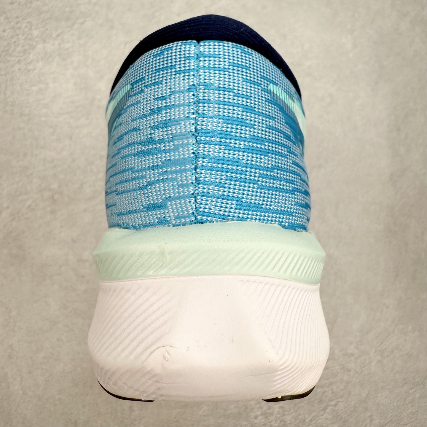 图片[8]-Asics Magic Speed 4 系列碳板竞速跑步鞋 鞋款采用亚瑟士FF BLAST CUSHIONING中底设计 为运动中带来回弾性和轻量性感受 工程网眼鞋面提供运动中所需的透气性和舒适性 内陷式碳板大底结构 带来运动时足底的舒适性和灵活性 帮助跑者获得轻盈的落地体验 尺码：36 37 38 39 39.5 40 40.5 41.5 42 42.5 43.5 44 45-选品中心