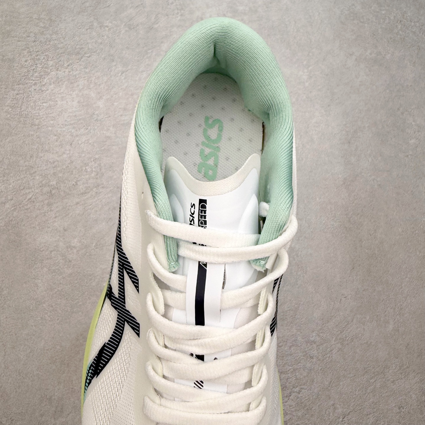 图片[5]-Asics Magic Speed 4 系列碳板竞速跑步鞋 鞋款采用亚瑟士FF BLAST CUSHIONING中底设计 为运动中带来回弾性和轻量性感受 工程网眼鞋面提供运动中所需的透气性和舒适性 内陷式碳板大底结构 带来运动时足底的舒适性和灵活性 帮助跑者获得轻盈的落地体验 尺码：36 37 38 39 39.5 40 40.5 41.5 42 42.5 43.5 44 45-选品中心