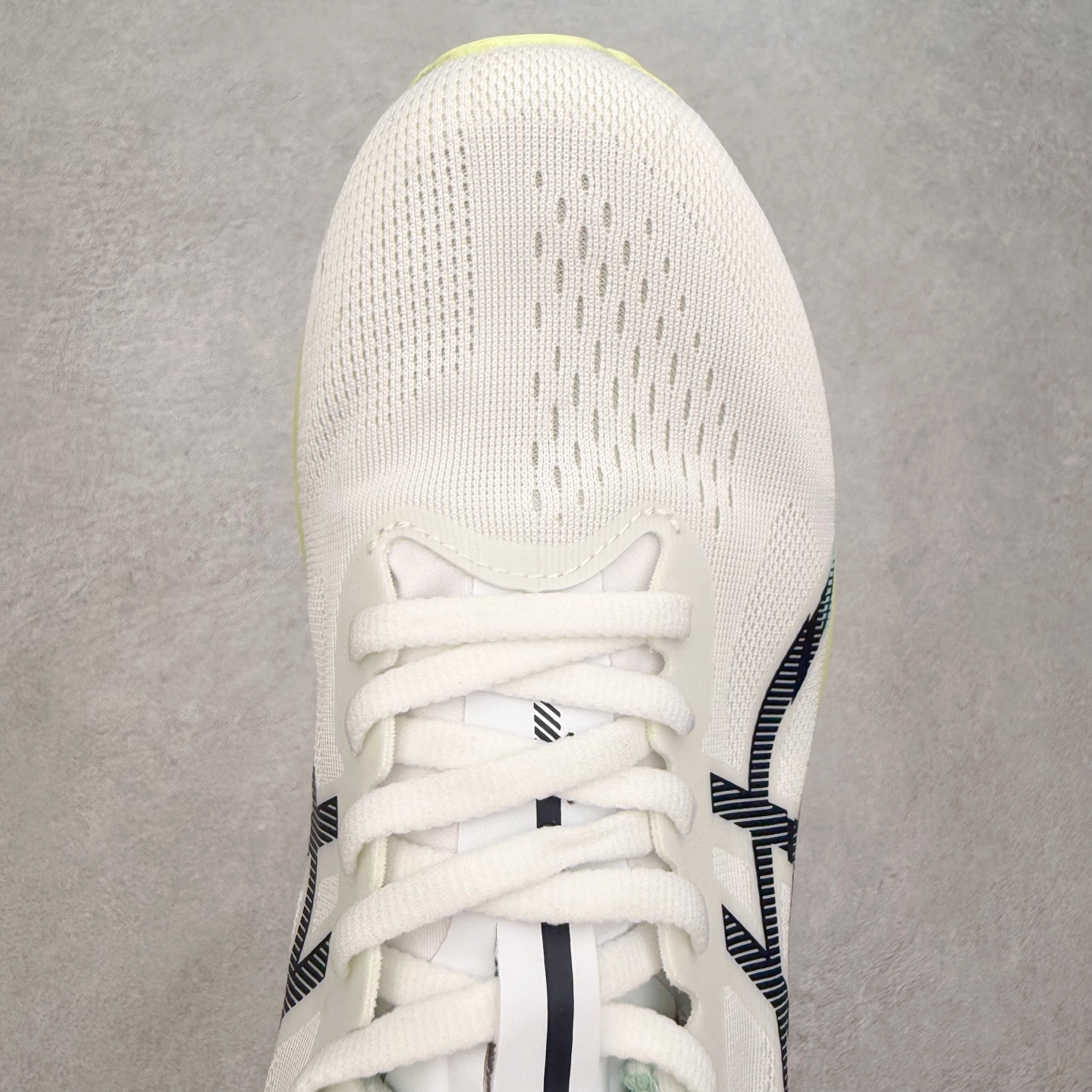 图片[4]-Asics Magic Speed 4 系列碳板竞速跑步鞋 鞋款采用亚瑟士FF BLAST CUSHIONING中底设计 为运动中带来回弾性和轻量性感受 工程网眼鞋面提供运动中所需的透气性和舒适性 内陷式碳板大底结构 带来运动时足底的舒适性和灵活性 帮助跑者获得轻盈的落地体验 尺码：36 37 38 39 39.5 40 40.5 41.5 42 42.5 43.5 44 45-选品中心