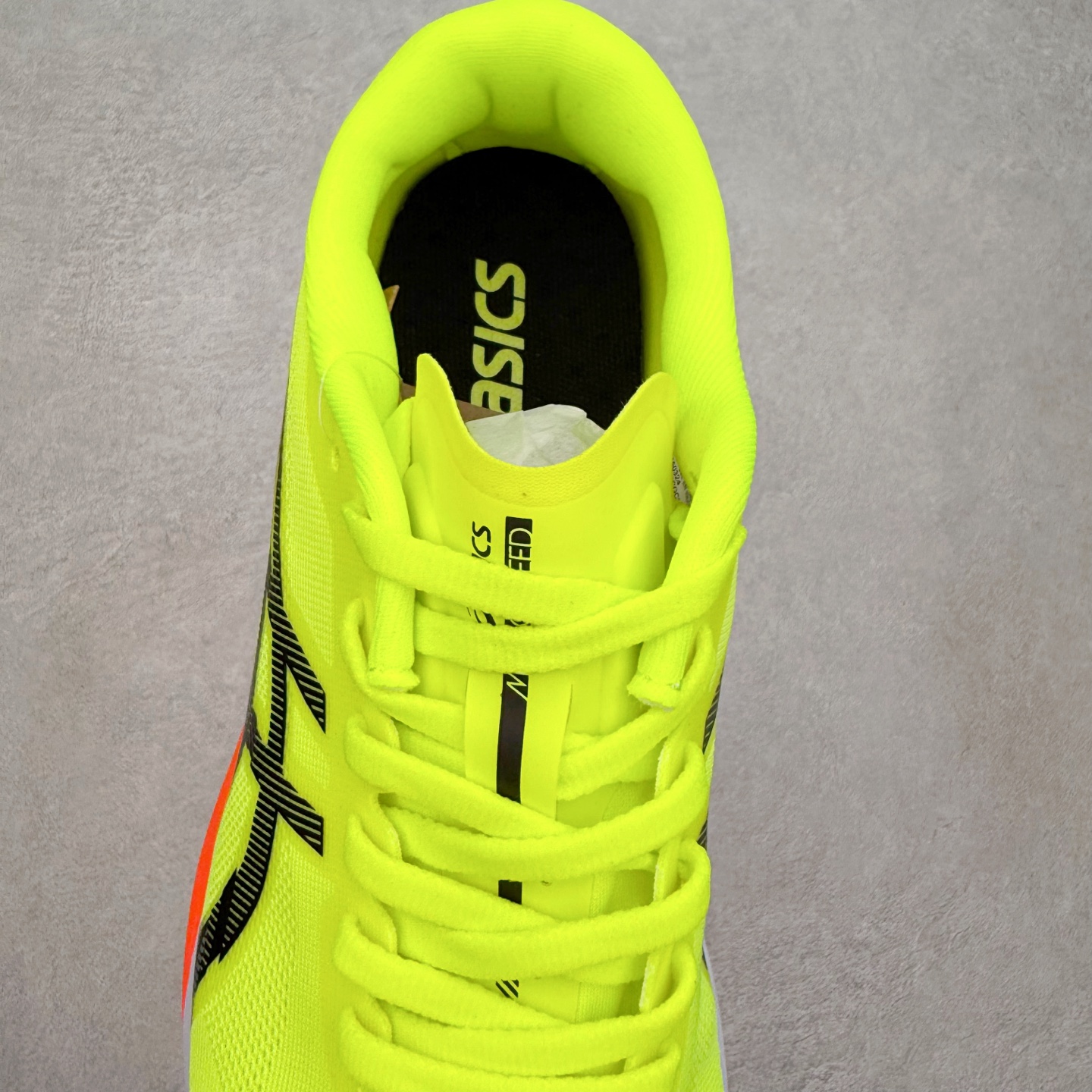 图片[5]-Asics Magic Speed 4 系列碳板竞速跑步鞋 鞋款采用亚瑟士FF BLAST CUSHIONING中底设计 为运动中带来回弾性和轻量性感受 工程网眼鞋面提供运动中所需的透气性和舒适性 内陷式碳板大底结构 带来运动时足底的舒适性和灵活性 帮助跑者获得轻盈的落地体验 尺码：36 37 38 39 39.5 40 40.5 41.5 42 42.5 43.5 44 45-选品中心