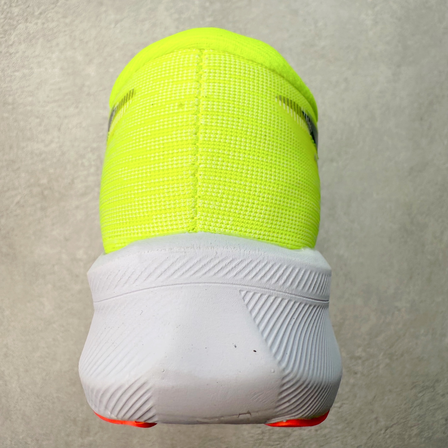 图片[8]-Asics Magic Speed 4 系列碳板竞速跑步鞋 鞋款采用亚瑟士FF BLAST CUSHIONING中底设计 为运动中带来回弾性和轻量性感受 工程网眼鞋面提供运动中所需的透气性和舒适性 内陷式碳板大底结构 带来运动时足底的舒适性和灵活性 帮助跑者获得轻盈的落地体验 尺码：36 37 38 39 39.5 40 40.5 41.5 42 42.5 43.5 44 45-选品中心