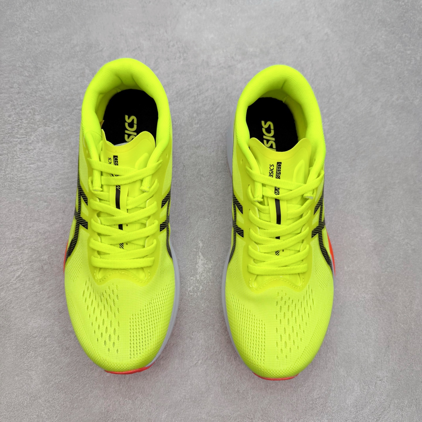 图片[2]-Asics Magic Speed 4 系列碳板竞速跑步鞋 鞋款采用亚瑟士FF BLAST CUSHIONING中底设计 为运动中带来回弾性和轻量性感受 工程网眼鞋面提供运动中所需的透气性和舒适性 内陷式碳板大底结构 带来运动时足底的舒适性和灵活性 帮助跑者获得轻盈的落地体验 尺码：36 37 38 39 39.5 40 40.5 41.5 42 42.5 43.5 44 45-选品中心