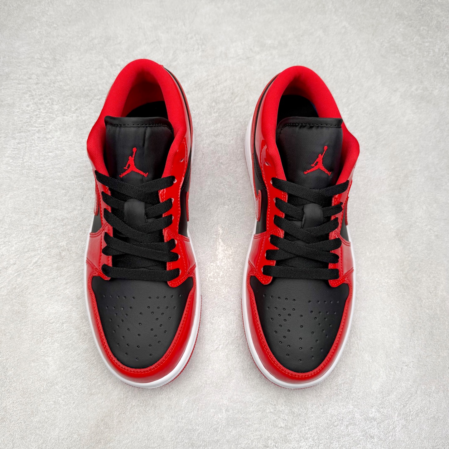 图片[2]-＃K版 Air Jordan AJ1 Low 低帮 HV4089-006 全新流水线出品 DT版本唯一平替选择 市场第二梯队最强版 全部原鞋开发 原楦原纸板开发 全鞋电脑针车 原厂内置全掌气垫 原盒内在原标 唯一Zp原版鞋带绑法 免检产品 全新2022版型 全头层皮料 完美零毛边处理 原厂配置全掌气垫 价格定位良心 几十个配色陆续出货 实拍调校N版已经零色差零失真 百分百还原实物色彩所见即所得 不存在货不对板色差等低级问题 选购参考实物拍摄 不混卖不参货 只用心做好货严格选品 承诺混一赔十 尺码：36 36.5 37.5 38 38.5 39 40 40.5 41 42 42.5 43 44 44.5 45-选品中心
