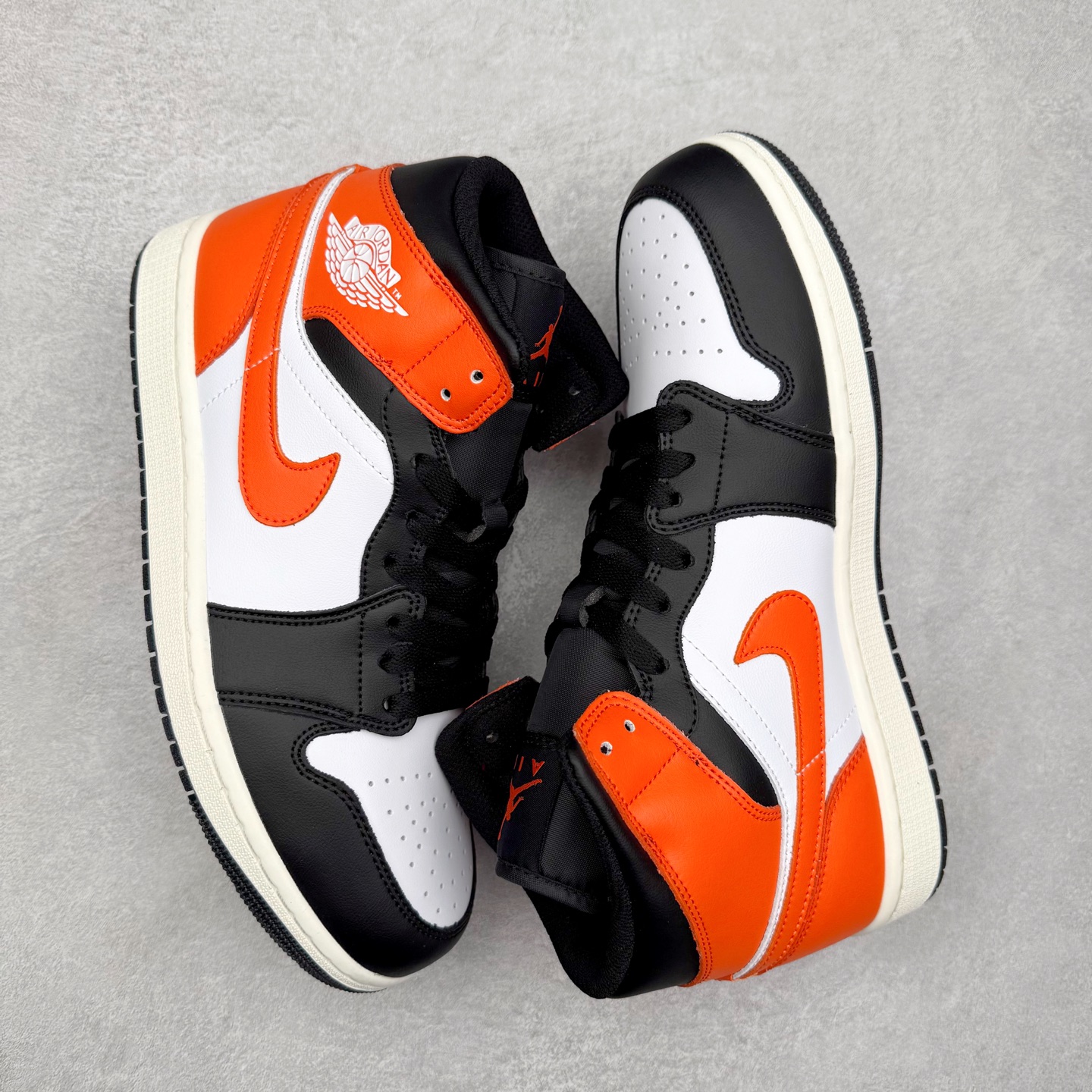 图片[3]-＃K版 Air Jordan AJ1 Mid 中帮 黑橙扣碎 DQ8426-801 原厂内置全掌气垫 A模大底 头层小牛皮 鞋舌AJ原厂专用牛津布+AJ专用反口珍珠布+原厂无杂质高弹内里海棉 特殊封边弹力鞋带 全网唯一头层牛皮 原鞋开模 拒绝公底 购置公司同步原材料 原汁原味 忠于原版‼️尺码：36 36.5 37.5 38 38.5 39 40 40.5 41 42 42.5 43 44 44.5 45 46 47.5-选品中心