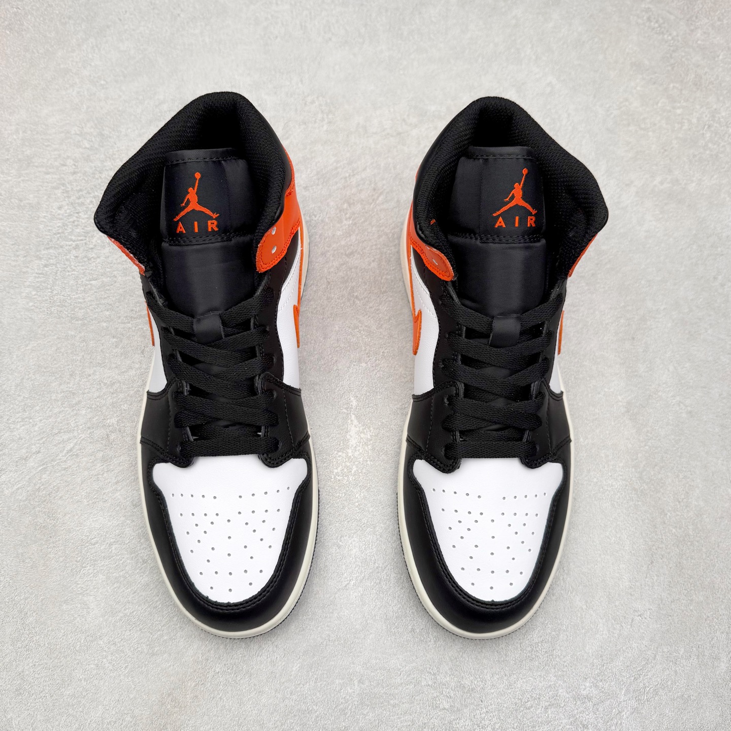 图片[2]-＃K版 Air Jordan AJ1 Mid 中帮 黑橙扣碎 DQ8426-801 原厂内置全掌气垫 A模大底 头层小牛皮 鞋舌AJ原厂专用牛津布+AJ专用反口珍珠布+原厂无杂质高弹内里海棉 特殊封边弹力鞋带 全网唯一头层牛皮 原鞋开模 拒绝公底 购置公司同步原材料 原汁原味 忠于原版‼️尺码：36 36.5 37.5 38 38.5 39 40 40.5 41 42 42.5 43 44 44.5 45 46 47.5-选品中心