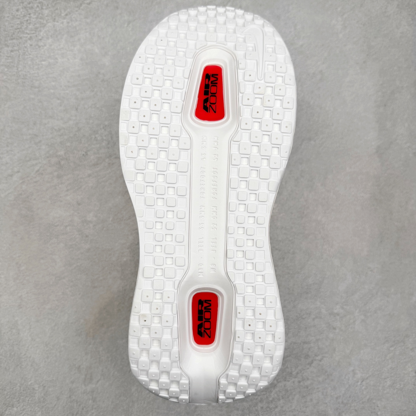 图片[9]-NK Vomero Premium 时尚舒适 网布防滑耐磨 低帮跑步鞋 HQ2050-103 实拍调校N版已经零色差零失真 百分百还原实物色彩所见即所得 不存在货不对板色差等低级问题 选购参考实物拍摄 不混卖不参货 只用心做好货严格选品 承诺混一赔十 尺码：36 36.5 37.5 38 38.5 39 40 40.5 41 42 42.5 43 44 44.5 45-选品中心