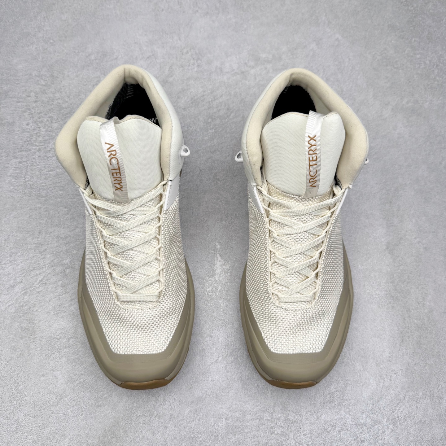 图片[2]-＃HP Arcteryx Aerios FL 2 Mid Gtx 始祖鸟涤纶TPU 覆盖防水耐磨防水透气包裹性支撑中帮徒步鞋 Arcteryx中文名始祖鸟 加拿大户外服饰品牌 1989年创立于加拿大温哥华 始祖鸟来自加拿大海岸山脉 植根高山的专业户外品牌 始终秉承对精湛设计和工艺孜孜以求的准则 从1989年创立至今 Arcteryx始终不断在产品设计与做工上不惜工本 以满足始祖鸟的标准 品质、设计以及精简的理念造就了其良好的性能 并能满足严苛环境下的使用需求 尺码：36 37 38 39 40 41 42 43 44-选品中心