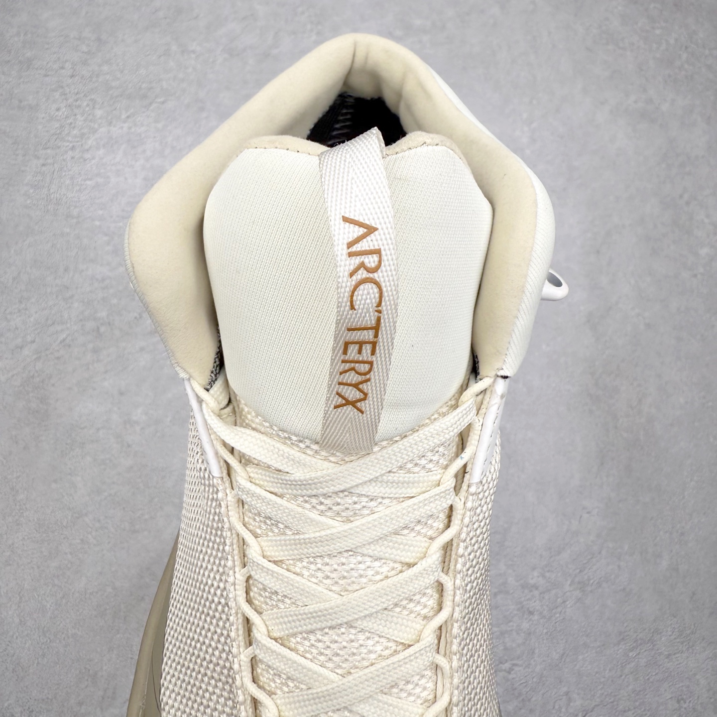 图片[5]-＃HP Arcteryx Aerios FL 2 Mid Gtx 始祖鸟涤纶TPU 覆盖防水耐磨防水透气包裹性支撑中帮徒步鞋 Arcteryx中文名始祖鸟 加拿大户外服饰品牌 1989年创立于加拿大温哥华 始祖鸟来自加拿大海岸山脉 植根高山的专业户外品牌 始终秉承对精湛设计和工艺孜孜以求的准则 从1989年创立至今 Arcteryx始终不断在产品设计与做工上不惜工本 以满足始祖鸟的标准 品质、设计以及精简的理念造就了其良好的性能 并能满足严苛环境下的使用需求 尺码：36 37 38 39 40 41 42 43 44-选品中心