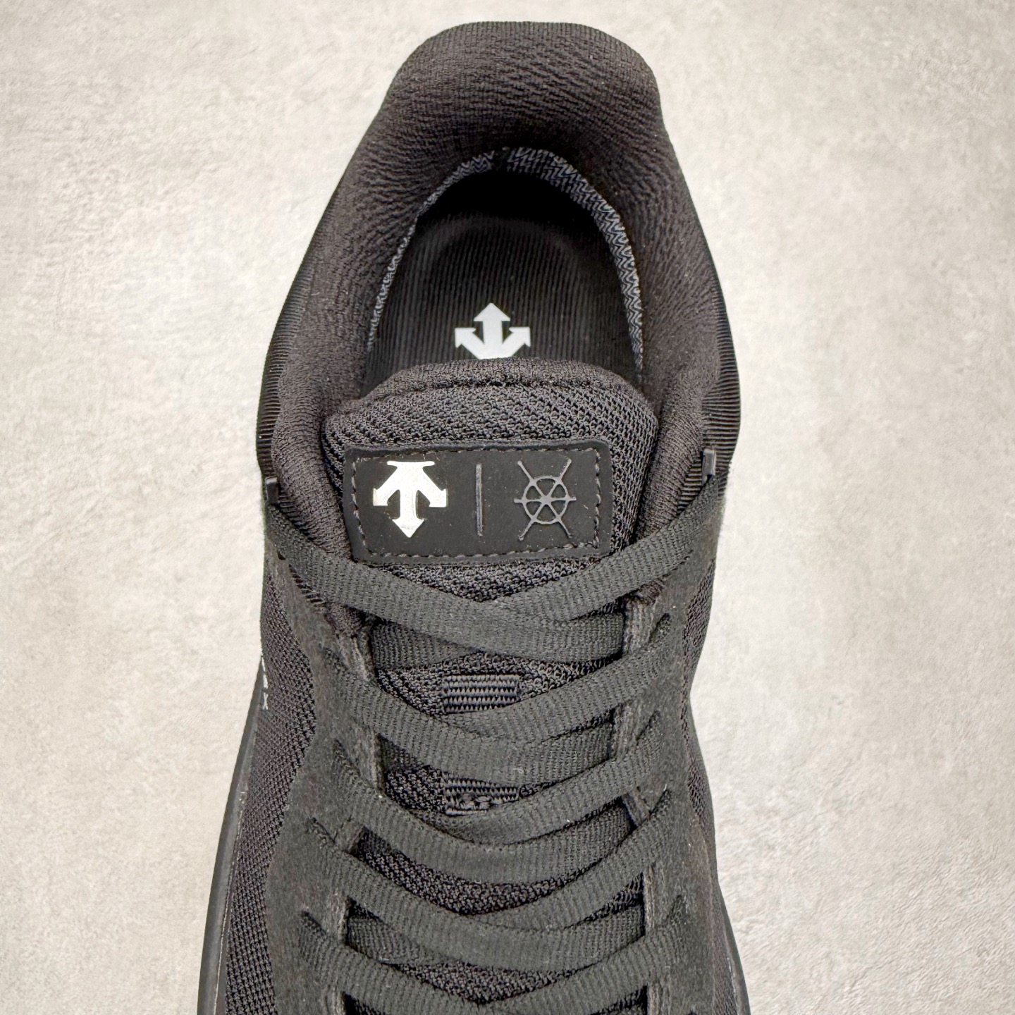 图片[5]-DESCENTE Dualis 迪桑特防水户外耐磨低帮生活休闲徒步登山鞋 DESCENTE（迪桑特）创立于1935年，品牌名取自法语词汇，意为“滑降”。品牌箭头标识代表滑雪的三种技术“高速直线滑行”、“穿越”和“侧滑”，也寓意品牌在打造高端专业运动产品中不断追求完美的创新精神，致力于成为中国高端专业滑雪、综训、女子、铁人三项、高尔夫的第一品牌。尺码：39 40 41 42 43 44 45-选品中心