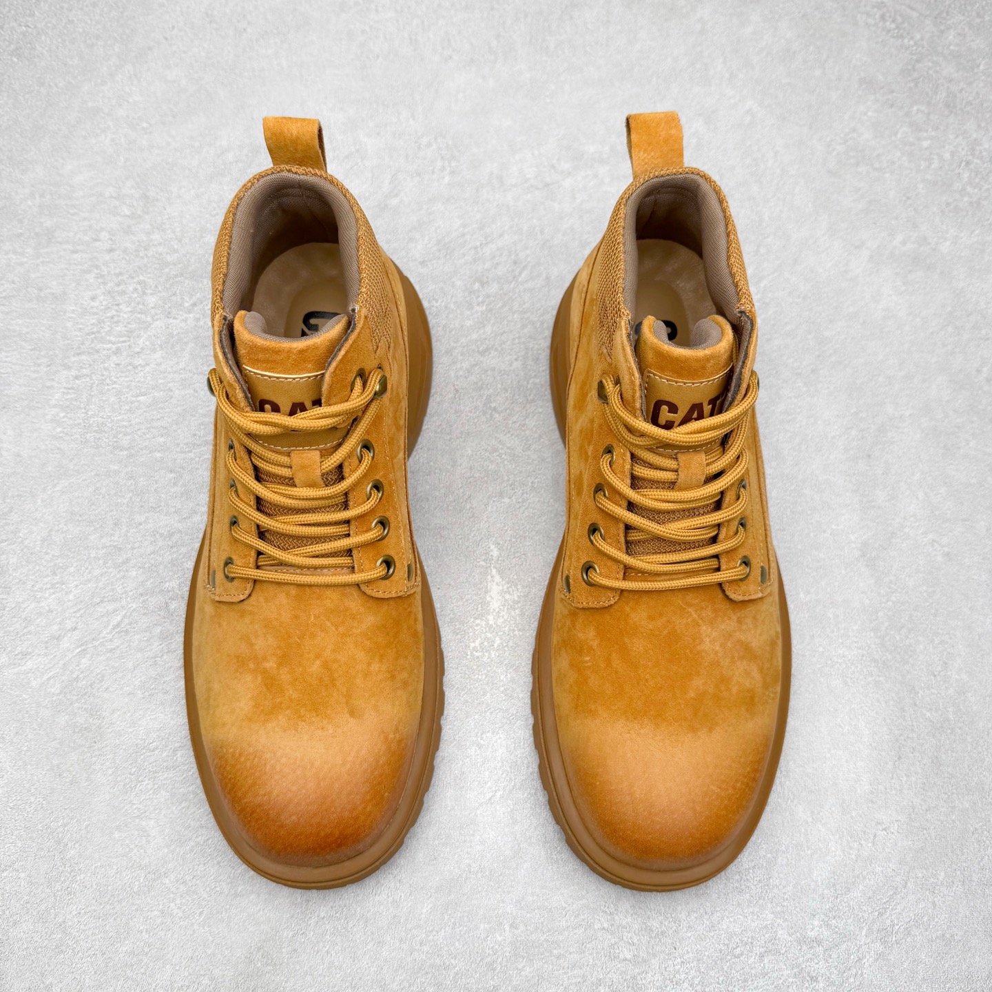 图片[2]-CAT卡特 硬汉推土机品牌经典百搭户外中帮休闲马丁靴系列 广东大厂品质 官网常年主打款 时尚潮流搭配 面料釆用意大利进口磨砂牛皮 全鞋真牛皮材料 大底到五金都是代工厂原材料制作 好货不杀猪 首单质量严格把控 全套官网统一包装 今年冬季防寒户外专用 日常随意搭配 型男必备 尺码：39-44 (偏大一码)-选品中心