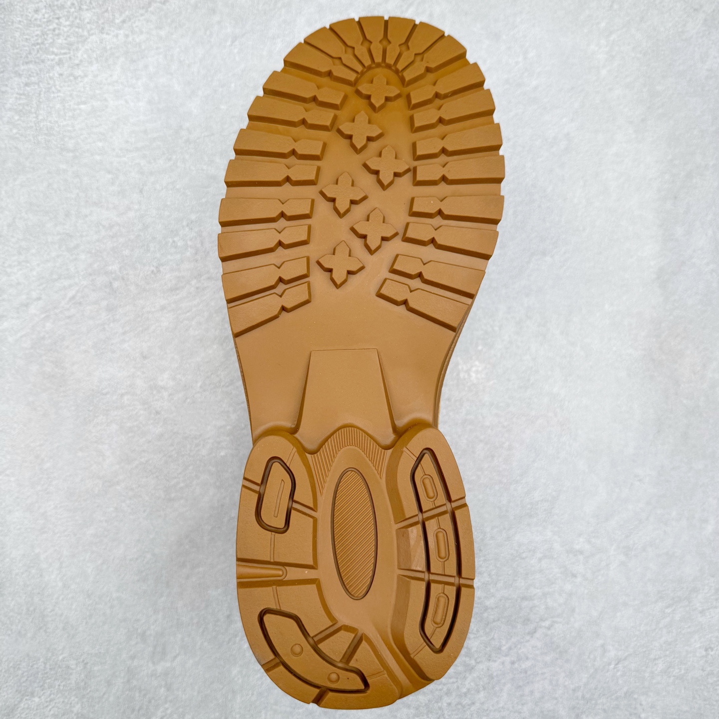 图片[9]-CAT卡特 硬汉推土机品牌经典百搭户外中帮休闲马丁靴系列 广东大厂品质 官网常年主打款 时尚潮流搭配 面料釆用意大利进口磨砂牛皮 全鞋真牛皮材料 大底到五金都是代工厂原材料制作 好货不杀猪 首单质量严格把控 全套官网统一包装 今年冬季防寒户外专用 日常随意搭配 型男必备 尺码：39-44 (偏大一码)-选品中心