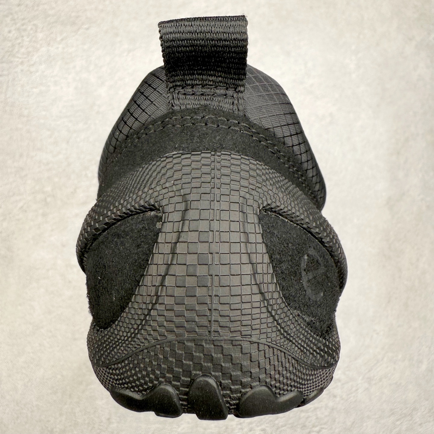 图片[8]-Ecco 爱步 BIOM LITE 皮革系带时尚耐磨低帮 户外功能鞋 ECCO以三大核心特征为依托：北欧设计风格、鞋履制作、积极的生活方式。北欧设计风格：北欧设计特点是独特、有格调、实用和简约，并且品质优良。鞋履制作：ECCO钟爱鞋履制作以及一切与鞋履制作相关的事物。积极的生活方式：ECCO的创始人希望制作出的鞋履无需磨合，即可完美贴合脚型，帮助人们享受行走的乐趣。ECCO的成功源自其产品质量和创新的技术水平，恪守“鞋遵循双足”的设计理念，将的舒适度和风格融为一体。ECCO跑遍全世界寻找创新的原料。从制革制鞋一体化的设置，源头上控制皮革质量，确保对人体无害。 尺码：36 37 38 39 40 41 42 43 44 45（皮鞋码）-选品中心