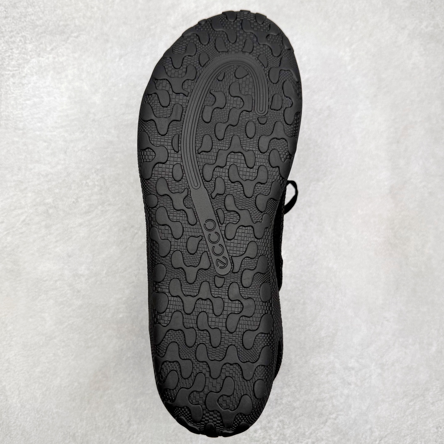 图片[9]-Ecco 爱步 BIOM LITE 皮革系带时尚耐磨低帮 户外功能鞋 ECCO以三大核心特征为依托：北欧设计风格、鞋履制作、积极的生活方式。北欧设计风格：北欧设计特点是独特、有格调、实用和简约，并且品质优良。鞋履制作：ECCO钟爱鞋履制作以及一切与鞋履制作相关的事物。积极的生活方式：ECCO的创始人希望制作出的鞋履无需磨合，即可完美贴合脚型，帮助人们享受行走的乐趣。ECCO的成功源自其产品质量和创新的技术水平，恪守“鞋遵循双足”的设计理念，将的舒适度和风格融为一体。ECCO跑遍全世界寻找创新的原料。从制革制鞋一体化的设置，源头上控制皮革质量，确保对人体无害。 尺码：36 37 38 39 40 41 42 43 44 45（皮鞋码）-选品中心