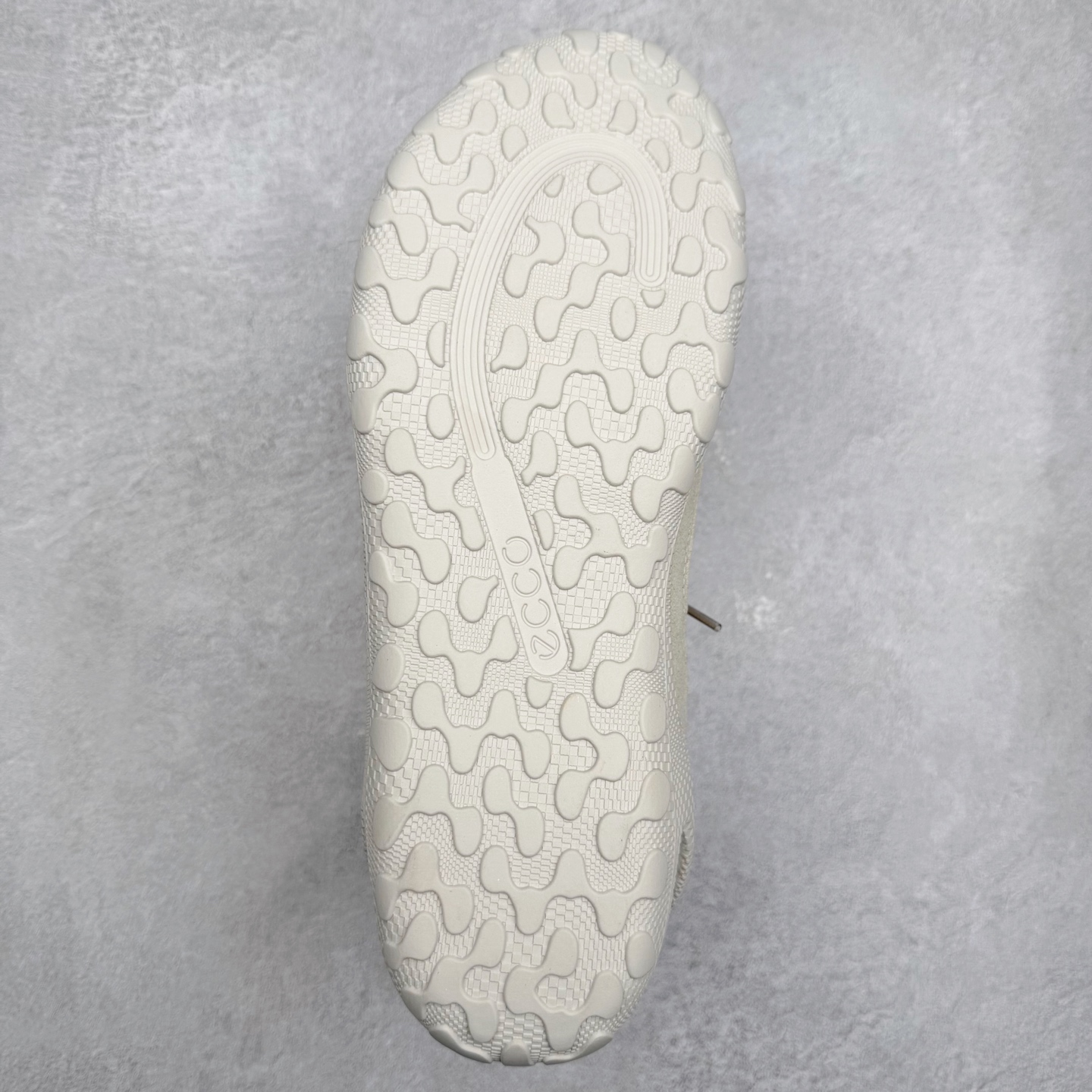 图片[9]-Ecco 爱步 BIOM LITE 皮革系带时尚耐磨低帮 户外功能鞋 ECCO以三大核心特征为依托：北欧设计风格、鞋履制作、积极的生活方式。北欧设计风格：北欧设计特点是独特、有格调、实用和简约，并且品质优良。鞋履制作：ECCO钟爱鞋履制作以及一切与鞋履制作相关的事物。积极的生活方式：ECCO的创始人希望制作出的鞋履无需磨合，即可完美贴合脚型，帮助人们享受行走的乐趣。ECCO的成功源自其产品质量和创新的技术水平，恪守“鞋遵循双足”的设计理念，将的舒适度和风格融为一体。ECCO跑遍全世界寻找创新的原料。从制革制鞋一体化的设置，源头上控制皮革质量，确保对人体无害。 尺码：36 37 38 39 40 41 42 43 44 45（皮鞋码）-选品中心