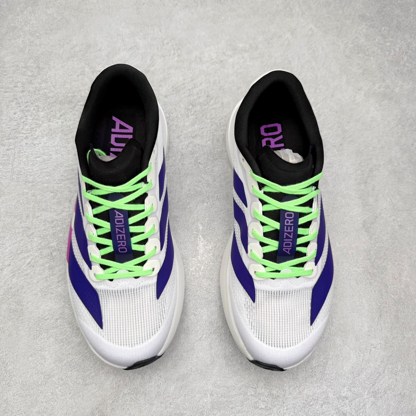 图片[2]-AD Adizero EVO SL 马拉松竞速专业跑鞋 JS4495 CELERMESH针织网面非常轻薄 纤维间的缝隙很大 可以保证跑步时的透气、排汗效果 鞋舌直接与两侧的内衬和鞋底连接在一起 在跑步过程中不会被鞋舌的左右移动所困扰 在标准鞋带孔的基础上再拓宽一组鞋带孔 适合不同脚型的需求 突破性 EnergyRods 技术，有助于跑者实现更好的成绩 中底独特的LIGHTSTRIKE PRO泡棉材质 微弹感觉在跑步过程中给予了良好的支撑体验 对于顶级精英和高水平进阶跑者来说 ADIOS PRO是一双值得信赖的竞速比赛用鞋 尺码：36 36.5 37.5 38 38.5 39 40 40.5 41 42 42.5 43 44 44.5 45-选品中心