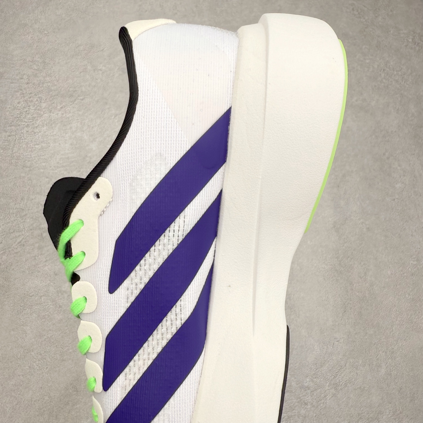 图片[7]-AD Adizero EVO SL 马拉松竞速专业跑鞋 JS4495 CELERMESH针织网面非常轻薄 纤维间的缝隙很大 可以保证跑步时的透气、排汗效果 鞋舌直接与两侧的内衬和鞋底连接在一起 在跑步过程中不会被鞋舌的左右移动所困扰 在标准鞋带孔的基础上再拓宽一组鞋带孔 适合不同脚型的需求 突破性 EnergyRods 技术，有助于跑者实现更好的成绩 中底独特的LIGHTSTRIKE PRO泡棉材质 微弹感觉在跑步过程中给予了良好的支撑体验 对于顶级精英和高水平进阶跑者来说 ADIOS PRO是一双值得信赖的竞速比赛用鞋 尺码：36 36.5 37.5 38 38.5 39 40 40.5 41 42 42.5 43 44 44.5 45-选品中心