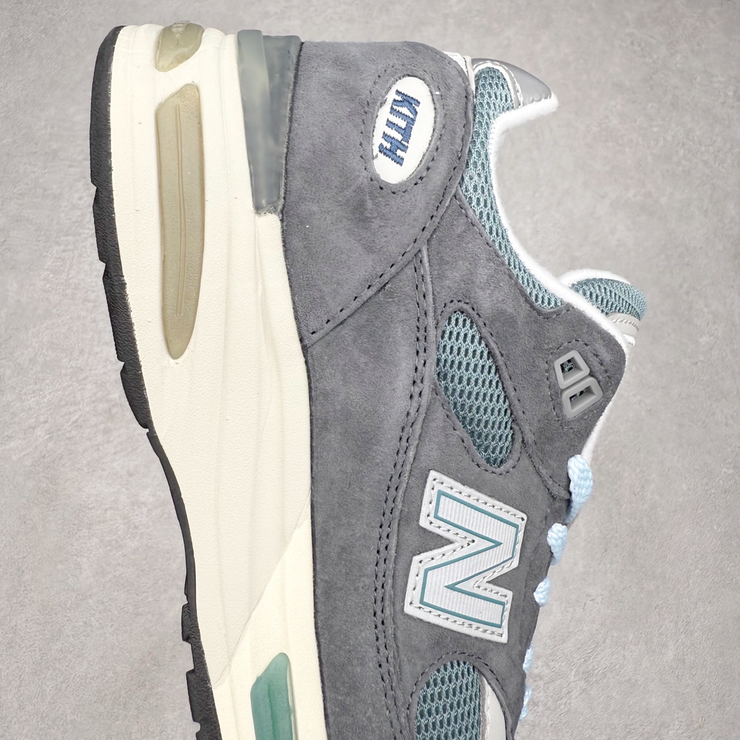 图片[6]-＃K版纯原 New Balance 新百伦NB991总统复古慢跑鞋 鞋身以网眼鞋面结合同色系优质麂皮革构成，鞋舌处点缀 New Balance Made In USA 同色系刺绣标识，彰显鞋款身份。鞋侧点缀银色 \\\”991\\\” 字样，丰富鞋身设计的同时，构建时尚外观。鞋款搭载 ABZORB 缓震系统，通过缓冲和抗压性的结合来吸收冲击力，舒适功能升级。同时搭配泛黄做旧中底，打造丰富层次感，缔造出色复古韵味。尺码：36 37 37.5 38 38.5 39 40 40.5 41.5 42 42.5 43 44 44.5 45-选品中心
