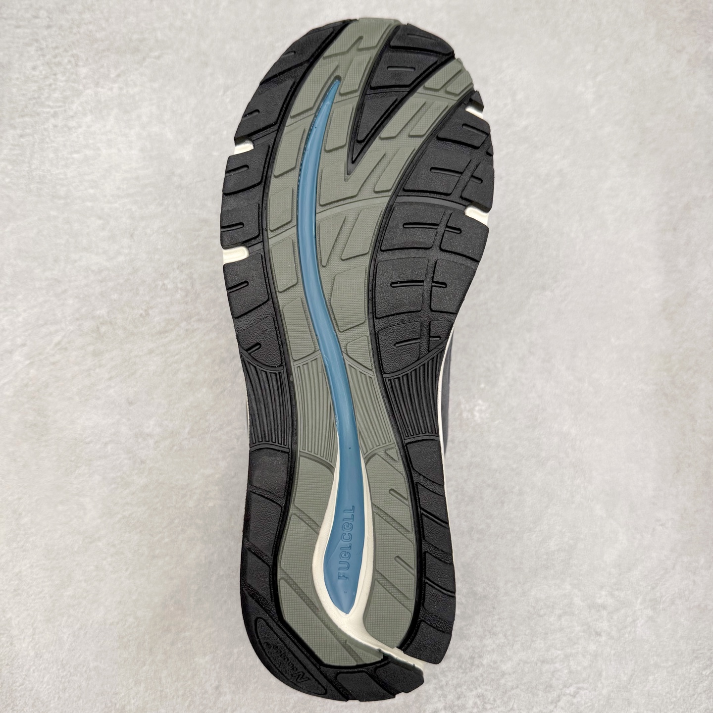 图片[9]-＃K版纯原 New Balance 新百伦NB991总统复古慢跑鞋 鞋身以网眼鞋面结合同色系优质麂皮革构成，鞋舌处点缀 New Balance Made In USA 同色系刺绣标识，彰显鞋款身份。鞋侧点缀银色 \\\”991\\\” 字样，丰富鞋身设计的同时，构建时尚外观。鞋款搭载 ABZORB 缓震系统，通过缓冲和抗压性的结合来吸收冲击力，舒适功能升级。同时搭配泛黄做旧中底，打造丰富层次感，缔造出色复古韵味。尺码：36 37 37.5 38 38.5 39 40 40.5 41.5 42 42.5 43 44 44.5 45-选品中心