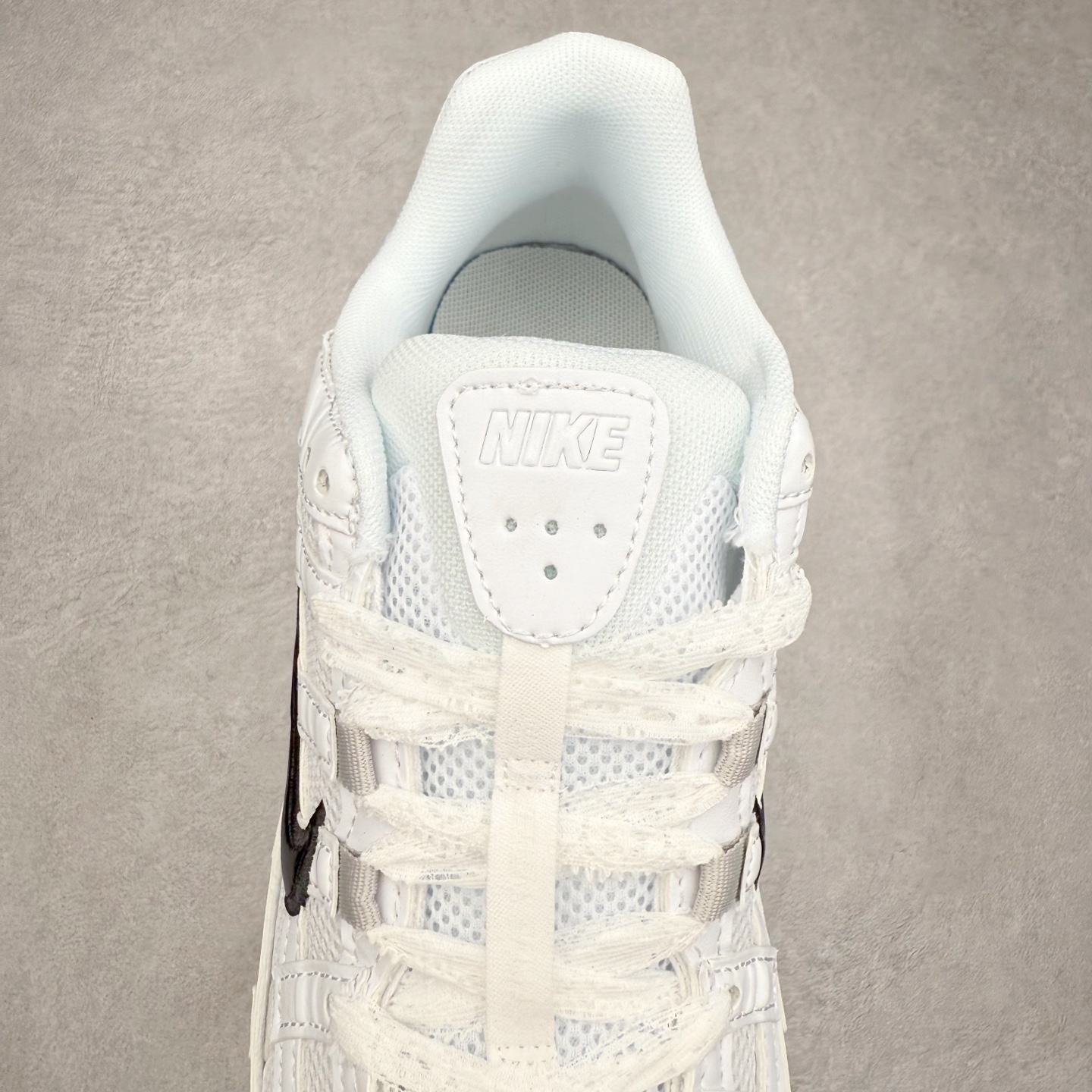 图片[5]-NK P-6000 系列低帮复古老爹风休闲运动舒适慢跑鞋 CD6404-101 融合 Pegasus 过往运动鞋设计 助力 21 世纪早期跑步运动跃升时尚新高度 采用透气网眼布、运动风格线条和耐穿覆面 兼具吸睛外观和舒适感受 中底泡绵以田径赛道为灵感 打造厚实设计 缔造出众缓震性能 尺码：36 36.5 37.5 38 38.5 39 40 40.5 41 42 42.5 43 44 44.5 45-选品中心