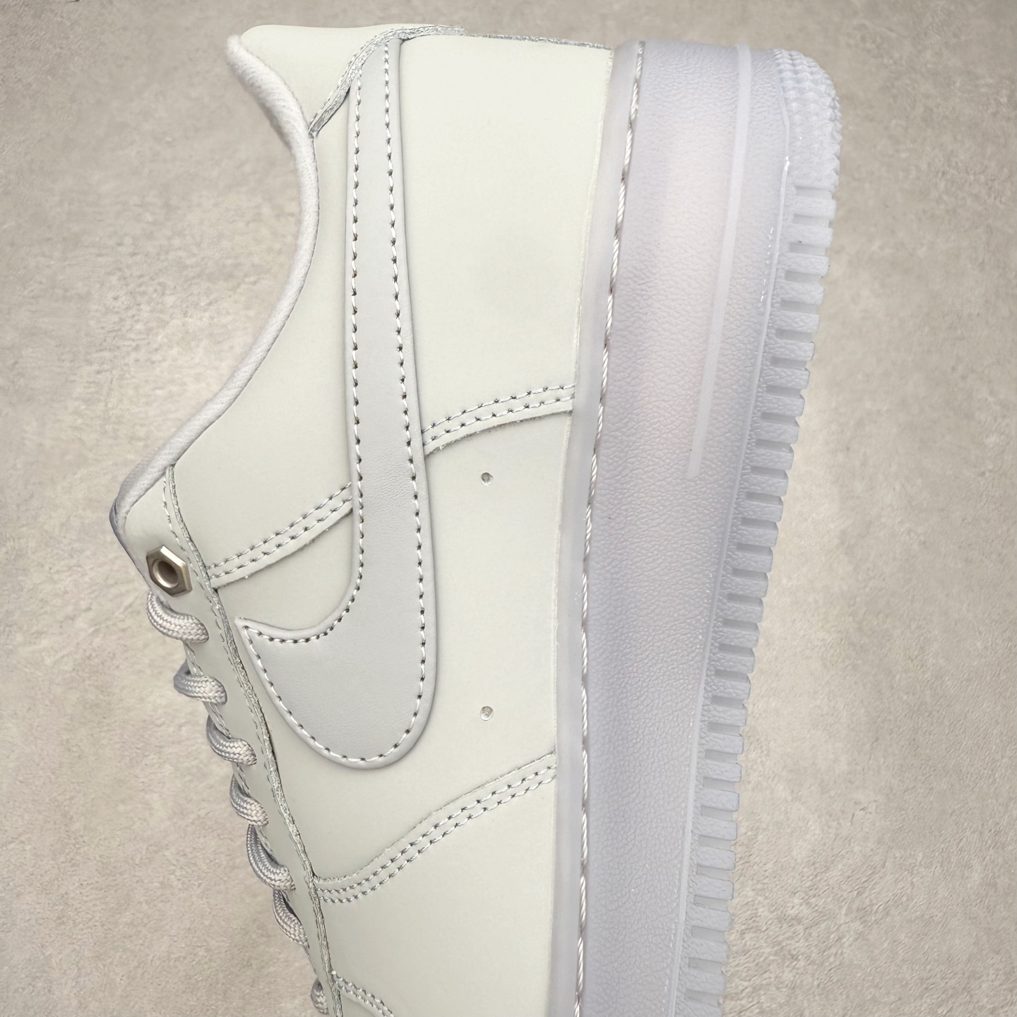 图片[7]-NK Air Force 1´07 Low 空军一号低帮百搭休闲运动板鞋 CJ9179-002 柔软、弹性十足的缓震性能和出色的中底设计 横跨复古与现代的外型结合 造就出风靡全球 三十多年的Force 1 直到今天还深受青睐 实拍调校N版已经零色差零失真 百分百还原实物色彩所见即所得 不存在货不对板色差等低级问题 选购参考实物拍摄 不混卖不参货 只用心做好货严格选品 承诺混一赔十 尺码：36 36.5 37.5 38 38.5 39 40 40.5 41 42 42.5 43 44 44.5 45-选品中心