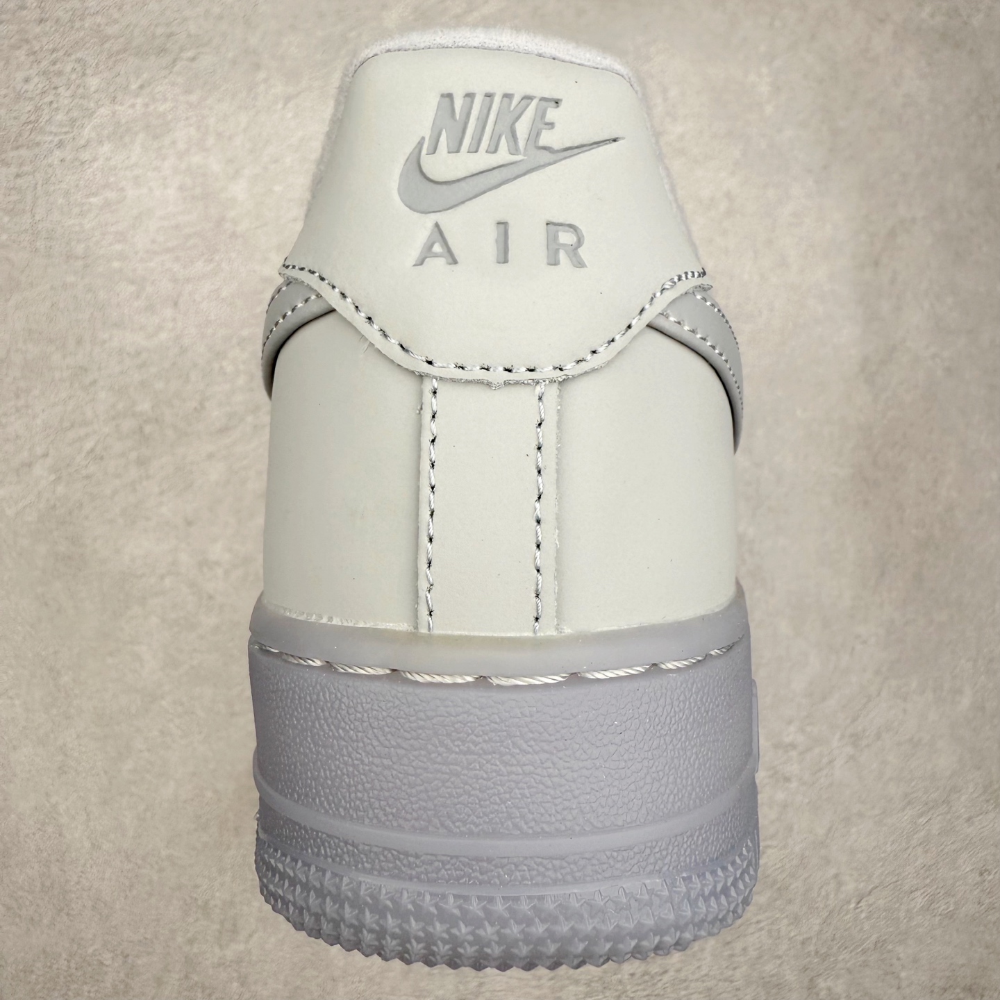 图片[8]-NK Air Force 1´07 Low 空军一号低帮百搭休闲运动板鞋 CJ9179-002 柔软、弹性十足的缓震性能和出色的中底设计 横跨复古与现代的外型结合 造就出风靡全球 三十多年的Force 1 直到今天还深受青睐 实拍调校N版已经零色差零失真 百分百还原实物色彩所见即所得 不存在货不对板色差等低级问题 选购参考实物拍摄 不混卖不参货 只用心做好货严格选品 承诺混一赔十 尺码：36 36.5 37.5 38 38.5 39 40 40.5 41 42 42.5 43 44 44.5 45-选品中心