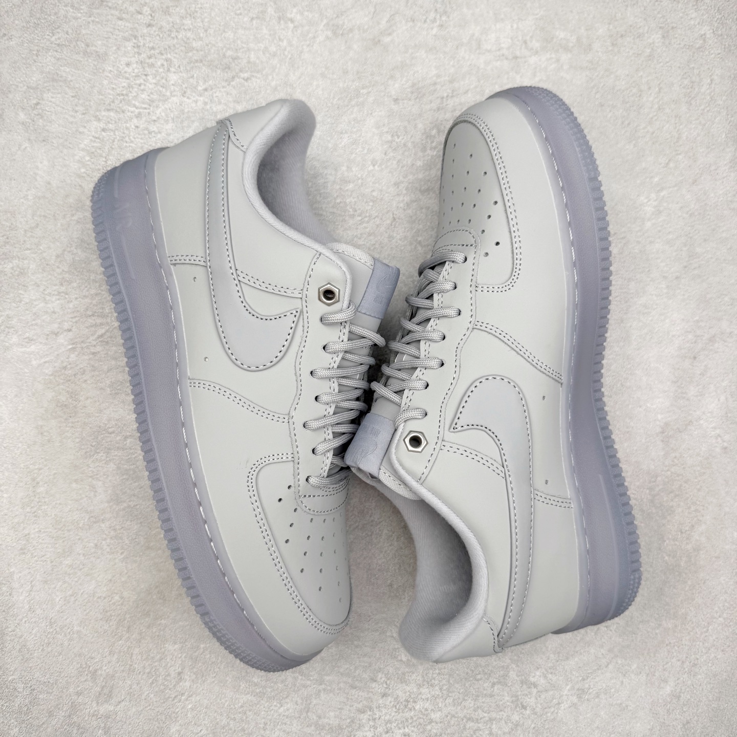 图片[3]-NK Air Force 1´07 Low 空军一号低帮百搭休闲运动板鞋 CJ9179-002 柔软、弹性十足的缓震性能和出色的中底设计 横跨复古与现代的外型结合 造就出风靡全球 三十多年的Force 1 直到今天还深受青睐 实拍调校N版已经零色差零失真 百分百还原实物色彩所见即所得 不存在货不对板色差等低级问题 选购参考实物拍摄 不混卖不参货 只用心做好货严格选品 承诺混一赔十 尺码：36 36.5 37.5 38 38.5 39 40 40.5 41 42 42.5 43 44 44.5 45-选品中心