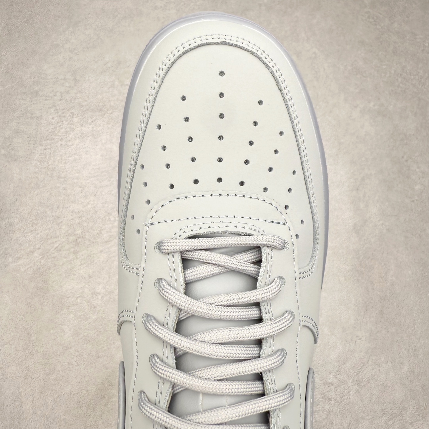 图片[4]-NK Air Force 1´07 Low 空军一号低帮百搭休闲运动板鞋 CJ9179-002 柔软、弹性十足的缓震性能和出色的中底设计 横跨复古与现代的外型结合 造就出风靡全球 三十多年的Force 1 直到今天还深受青睐 实拍调校N版已经零色差零失真 百分百还原实物色彩所见即所得 不存在货不对板色差等低级问题 选购参考实物拍摄 不混卖不参货 只用心做好货严格选品 承诺混一赔十 尺码：36 36.5 37.5 38 38.5 39 40 40.5 41 42 42.5 43 44 44.5 45-选品中心