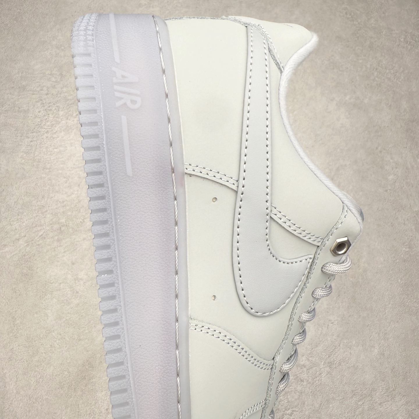 图片[6]-NK Air Force 1´07 Low 空军一号低帮百搭休闲运动板鞋 CJ9179-002 柔软、弹性十足的缓震性能和出色的中底设计 横跨复古与现代的外型结合 造就出风靡全球 三十多年的Force 1 直到今天还深受青睐 实拍调校N版已经零色差零失真 百分百还原实物色彩所见即所得 不存在货不对板色差等低级问题 选购参考实物拍摄 不混卖不参货 只用心做好货严格选品 承诺混一赔十 尺码：36 36.5 37.5 38 38.5 39 40 40.5 41 42 42.5 43 44 44.5 45-选品中心