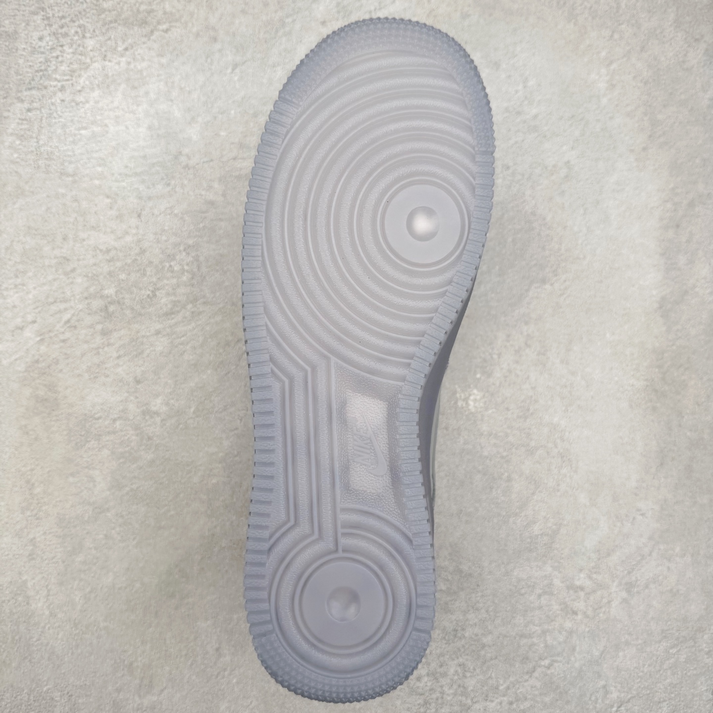 图片[9]-NK Air Force 1´07 Low 空军一号低帮百搭休闲运动板鞋 CJ9179-002 柔软、弹性十足的缓震性能和出色的中底设计 横跨复古与现代的外型结合 造就出风靡全球 三十多年的Force 1 直到今天还深受青睐 实拍调校N版已经零色差零失真 百分百还原实物色彩所见即所得 不存在货不对板色差等低级问题 选购参考实物拍摄 不混卖不参货 只用心做好货严格选品 承诺混一赔十 尺码：36 36.5 37.5 38 38.5 39 40 40.5 41 42 42.5 43 44 44.5 45-选品中心