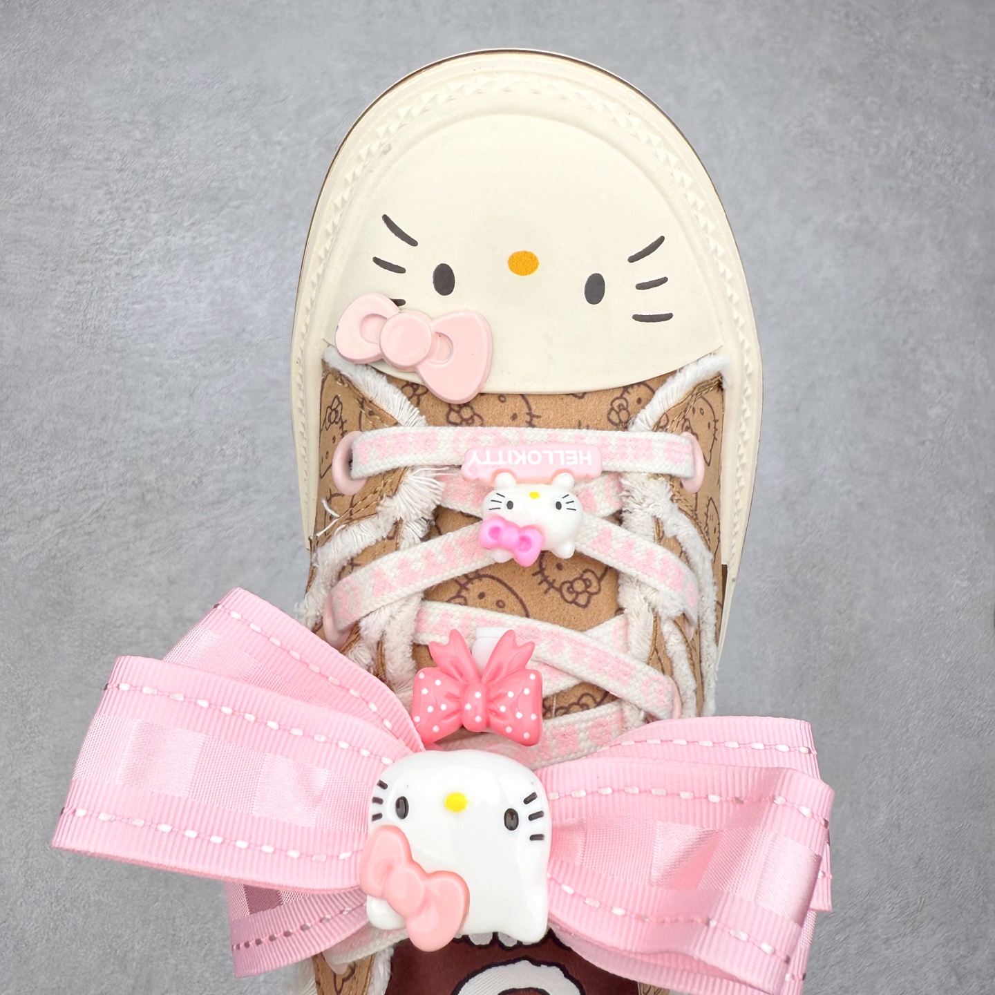 图片[4]-Sanrio/三丽鸥 x OLD ORDER 联名限定 凯蒂粉蓝 6.5CM 厚底增高帆布鞋 马卡龙 鞋身满印的Hello Kitty凯蒂猫图案真的好可爱💗 粉蓝色系的毛边设计满满小香风氛围感 脚感蛮舒适的不磨脚，搭配清新干净 小个子也能拥有大长腿 出街穿这双回头率拉满了🥰 氛围感就够了 日常穿搭也很出彩啦 货号：O2320805 尺码：35 36 37 38 39 40-选品中心