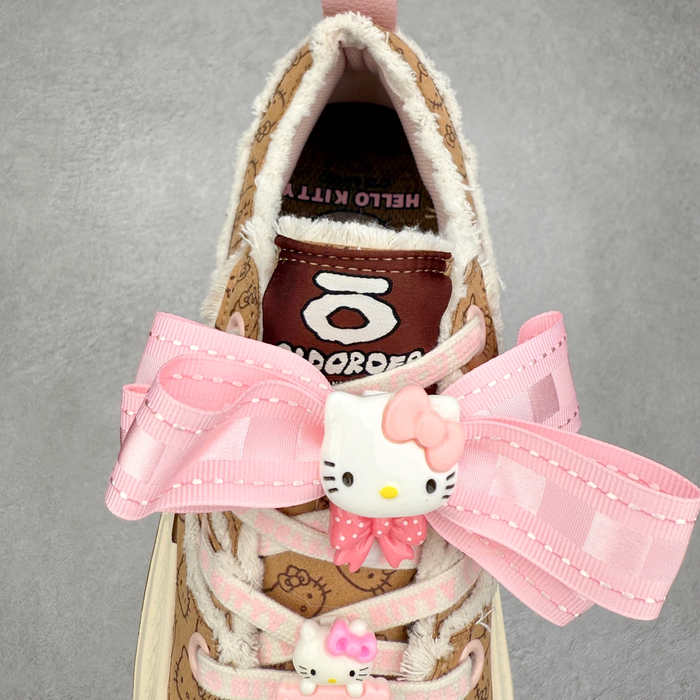 图片[5]-Sanrio/三丽鸥 x OLD ORDER 联名限定 凯蒂粉蓝 6.5CM 厚底增高帆布鞋 马卡龙 鞋身满印的Hello Kitty凯蒂猫图案真的好可爱💗 粉蓝色系的毛边设计满满小香风氛围感 脚感蛮舒适的不磨脚，搭配清新干净 小个子也能拥有大长腿 出街穿这双回头率拉满了🥰 氛围感就够了 日常穿搭也很出彩啦 货号：O2320805 尺码：35 36 37 38 39 40-选品中心