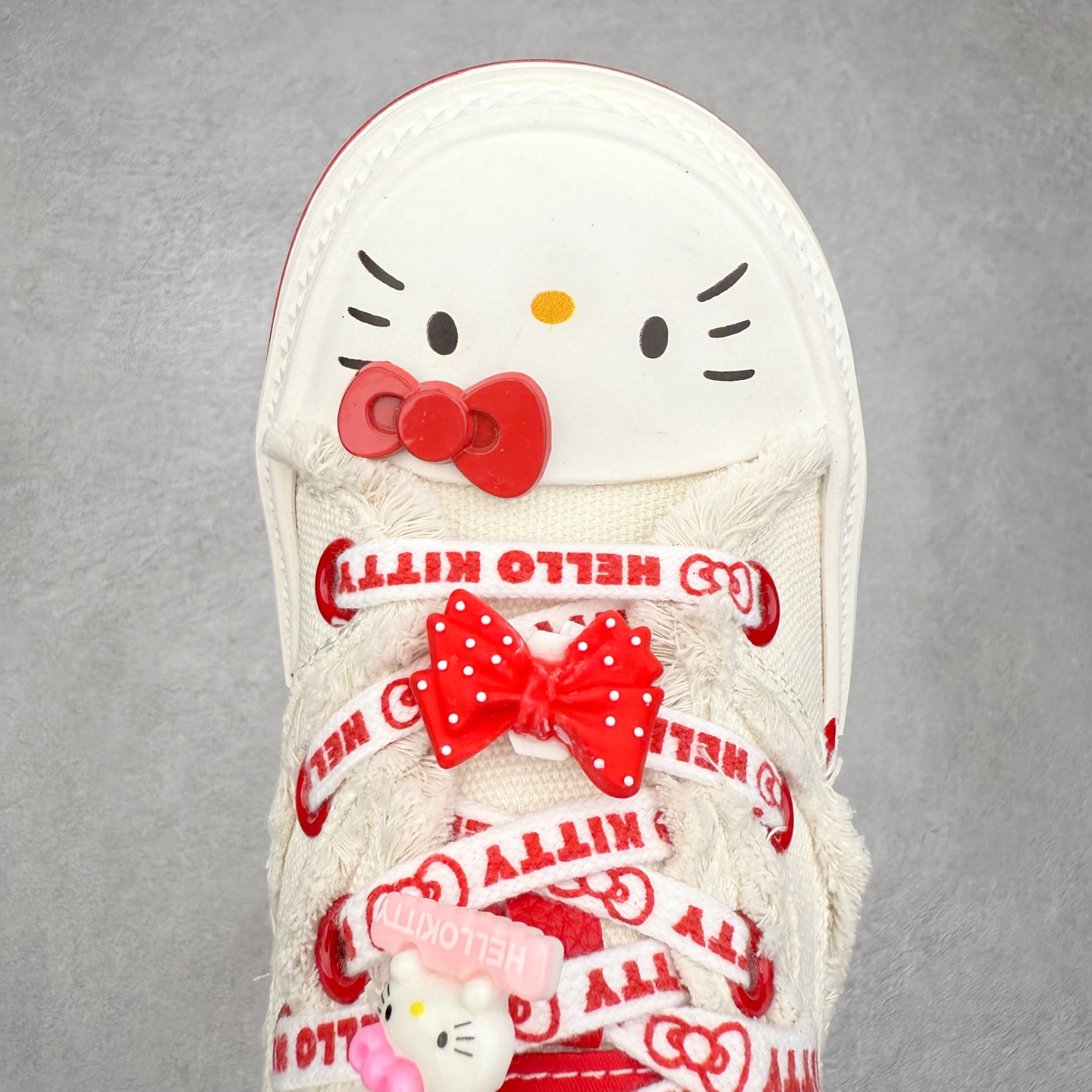 图片[4]-Sanrio/三丽鸥 x OLD ORDER 联名限定 凯蒂粉蓝 6.5CM 厚底增高帆布鞋 马卡龙 鞋身满印的Hello Kitty凯蒂猫图案真的好可爱💗 粉蓝色系的毛边设计满满小香风氛围感 脚感蛮舒适的不磨脚，搭配清新干净 小个子也能拥有大长腿 出街穿这双回头率拉满了🥰 氛围感就够了 日常穿搭也很出彩啦 货号：O2320805 尺码：35 36 37 38 39 40-选品中心