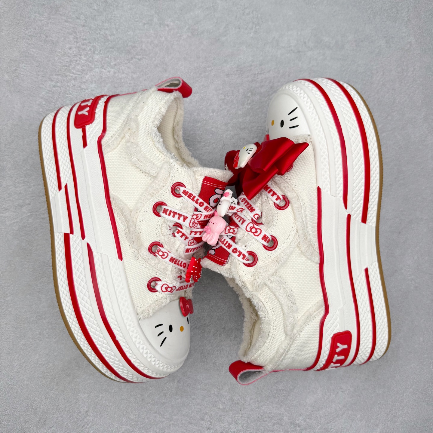图片[3]-Sanrio/三丽鸥 x OLD ORDER 联名限定 凯蒂粉蓝 6.5CM 厚底增高帆布鞋 马卡龙 鞋身满印的Hello Kitty凯蒂猫图案真的好可爱💗 粉蓝色系的毛边设计满满小香风氛围感 脚感蛮舒适的不磨脚，搭配清新干净 小个子也能拥有大长腿 出街穿这双回头率拉满了🥰 氛围感就够了 日常穿搭也很出彩啦 货号：O2320805 尺码：35 36 37 38 39 40-选品中心