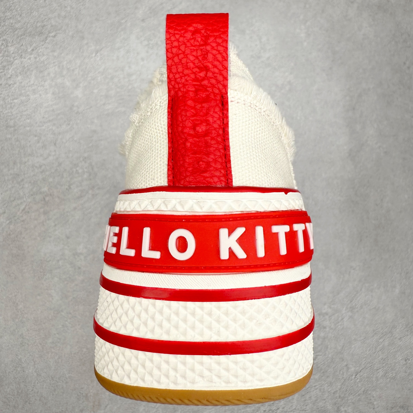 图片[8]-Sanrio/三丽鸥 x OLD ORDER 联名限定 凯蒂粉蓝 6.5CM 厚底增高帆布鞋 马卡龙 鞋身满印的Hello Kitty凯蒂猫图案真的好可爱💗 粉蓝色系的毛边设计满满小香风氛围感 脚感蛮舒适的不磨脚，搭配清新干净 小个子也能拥有大长腿 出街穿这双回头率拉满了🥰 氛围感就够了 日常穿搭也很出彩啦 货号：O2320805 尺码：35 36 37 38 39 40-选品中心