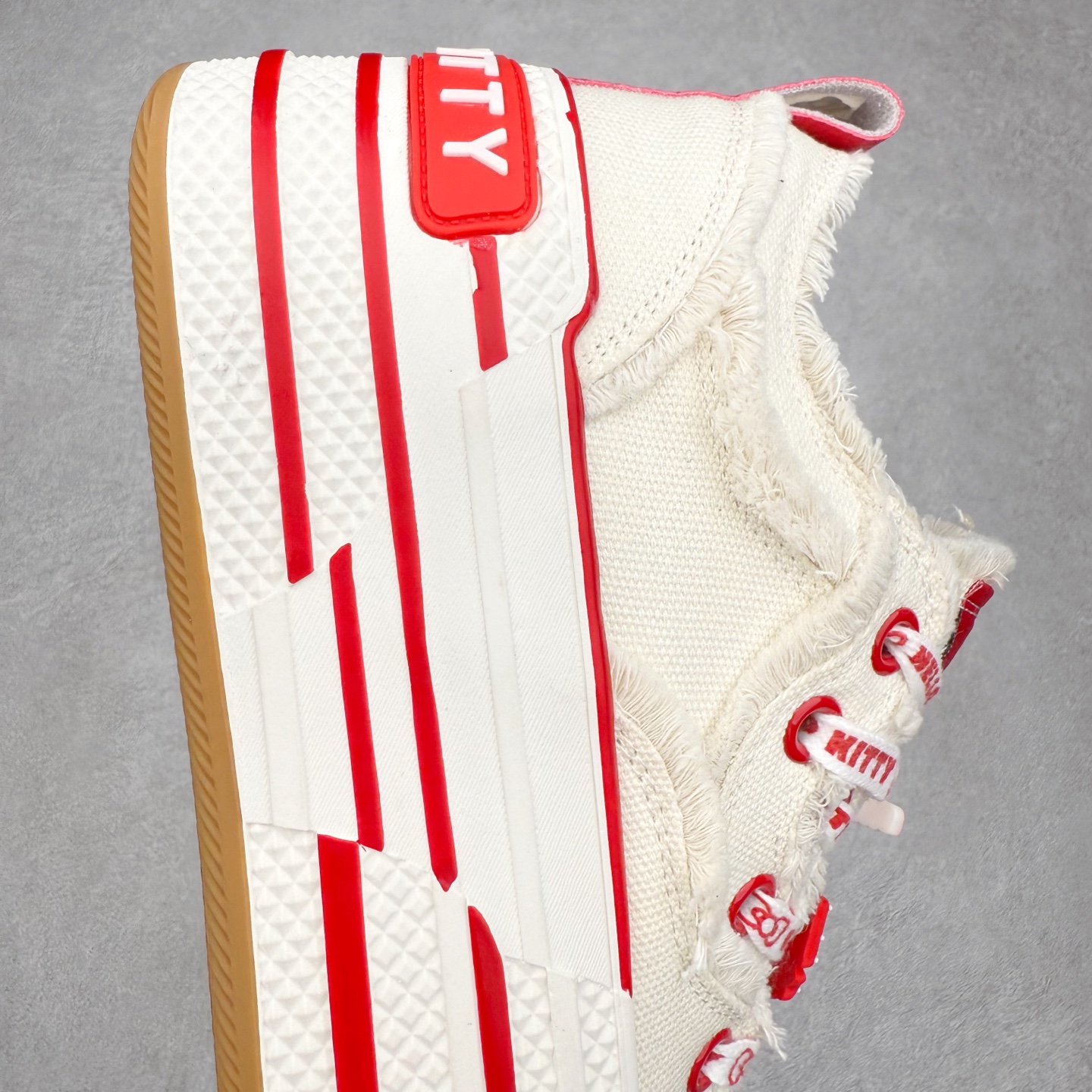 图片[6]-Sanrio/三丽鸥 x OLD ORDER 联名限定 凯蒂粉蓝 6.5CM 厚底增高帆布鞋 马卡龙 鞋身满印的Hello Kitty凯蒂猫图案真的好可爱💗 粉蓝色系的毛边设计满满小香风氛围感 脚感蛮舒适的不磨脚，搭配清新干净 小个子也能拥有大长腿 出街穿这双回头率拉满了🥰 氛围感就够了 日常穿搭也很出彩啦 货号：O2320805 尺码：35 36 37 38 39 40-选品中心