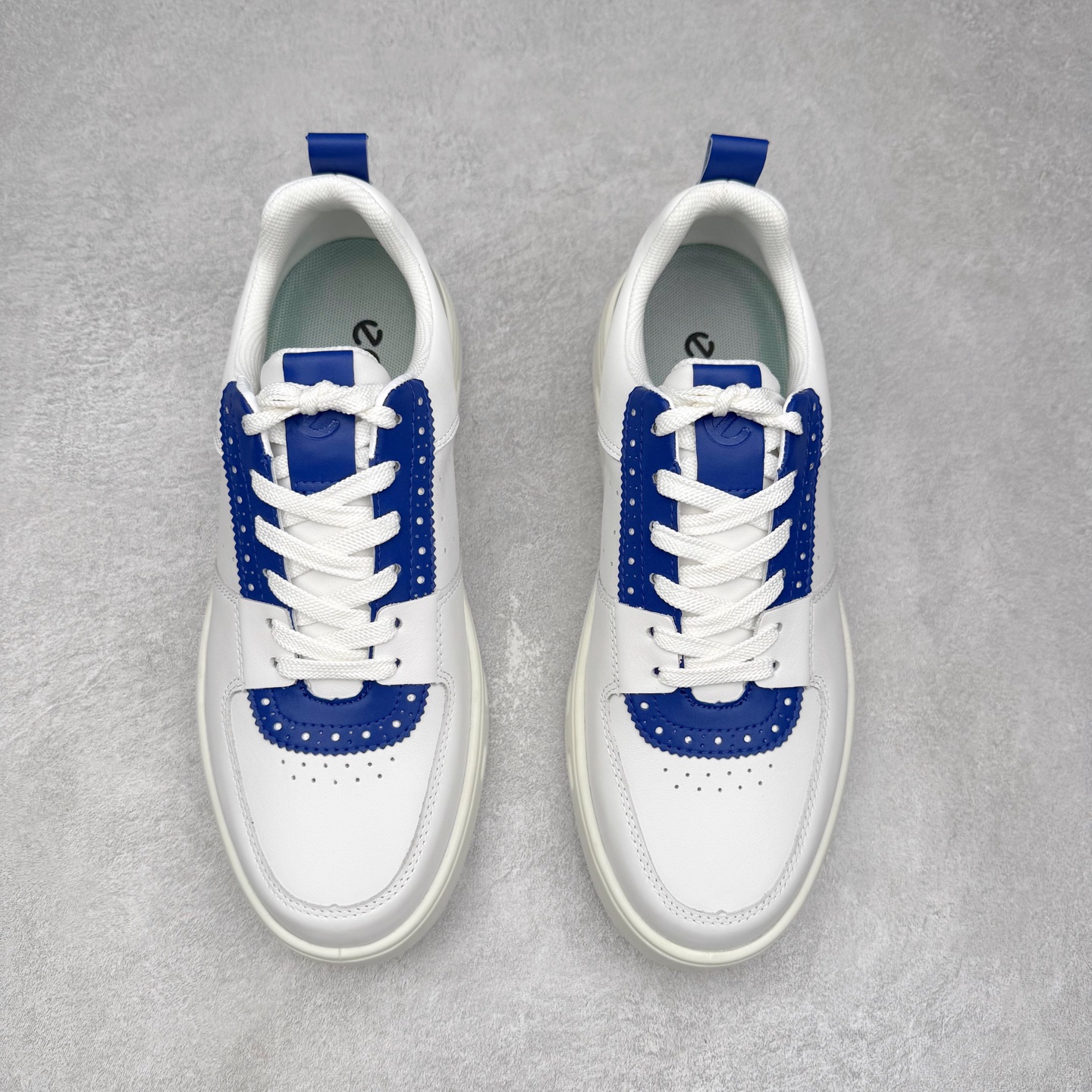 图片[2]-ECCO爱步街头720系列牛皮运动潮流减震耐磨低帮高尔夫球鞋 ECCO以三大核心特征为依托：北欧设计风格、鞋履制作、积极的生活方式。北欧设计风格：北欧设计特点是独特、有格调、实用和简约，并且品质优良。鞋履制作：ECCO钟爱鞋履制作以及一切与鞋履制作相关的事物。积极的生活方式：ECCO的创始人希望制作出的鞋履无需磨合，即可完美贴合脚型，帮助人们享受行走的乐趣。ECCO的成功源自其产品质量和创新的技术水平，恪守“鞋遵循双足”的设计理念，将的舒适度和风格融为一体。ECCO跑遍全世界寻找创新的原料。从制革制鞋一体化的设置，源头上控制皮革质量，确保对人体无害。 尺码：38 39 40 41 42 43 44 （皮鞋码）-选品中心