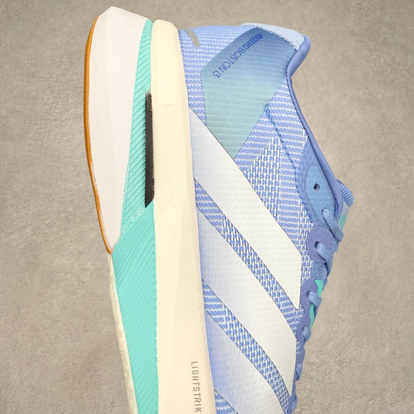 图片[6]-AD Adizero Boston 13 夏季透气网眼竞速跑鞋 JS4956 融合Lightstrike和Lightstrike Pro技术 采用乙烯/乙酸乙烯酯(EVA)材质 打造舒适中底 含ENERGYROD能量碳柱 旨在为步伐添活力 尺码：36 36.5 37 38 38.5 39 40 40.5 41 42 42.5 43 44 44.5 45-选品中心