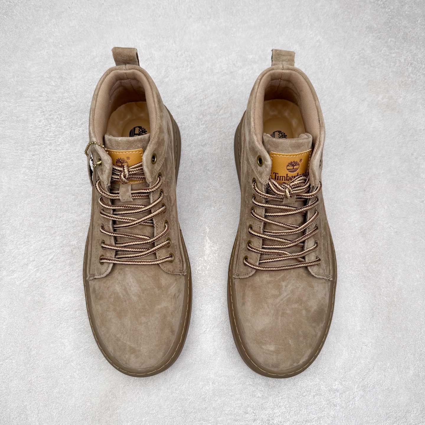 图片[2]-Timberland添柏岚/天伯伦户外中帮休闲马丁靴系列 广东大厂品质 原盒原包装 面料采用意大利🇮🇹顶级磨砂细纹牛皮 搭配防臭防腐真皮乳胶鞋垫 给您完美的穿着体验 质量考究耐穿 型男必备 专治不帅 高品质脚感一流 尺码：39 40 41 42 43 44（皮鞋码）-选品中心