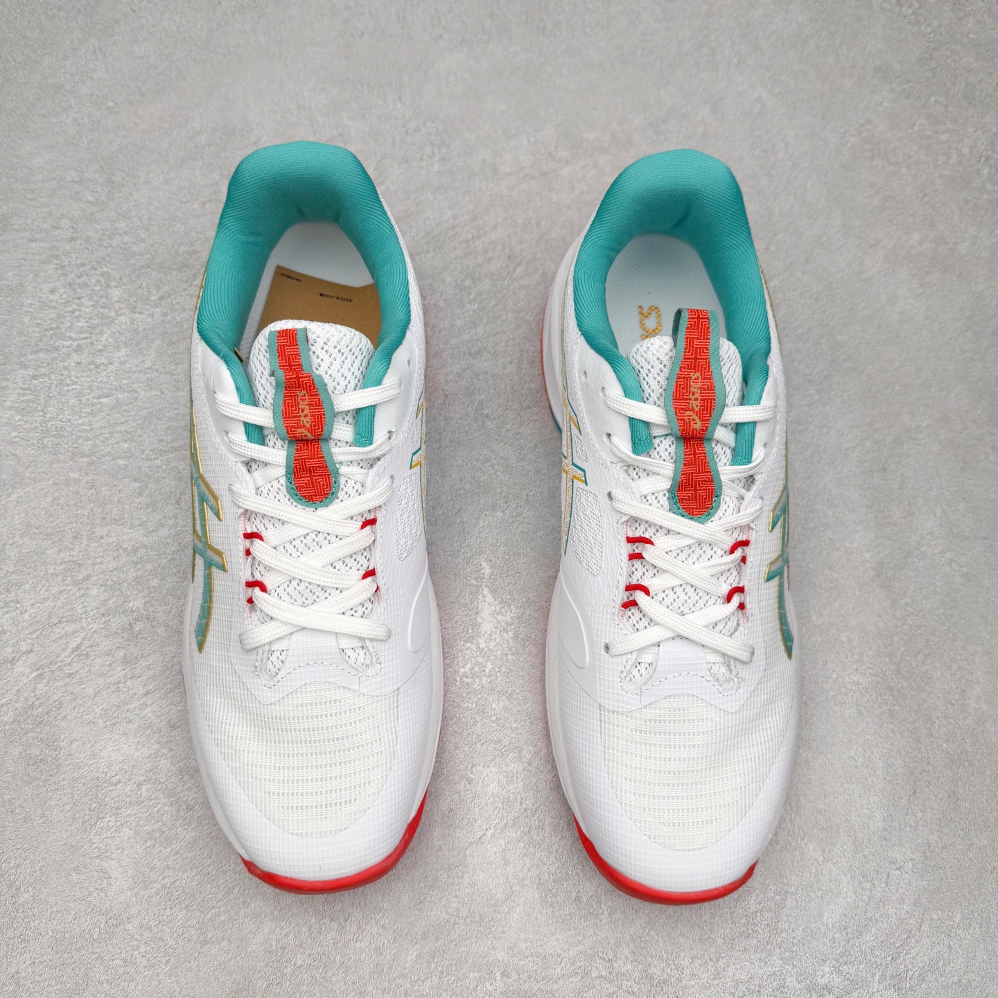 图片[2]-Asics NETBURNER BALLISTIC FF 4 亚瑟士舒适时尚潮流简约减震低帮训练鞋 DYNAWRAP 技术可提升稳定性 FLYTEFOAM 科技打造轻量缓冲组件 FLYTEFOAM Propel 技术鞋垫可提升吸震与回弹效果 TWISSTRUS 技术可提升速度与变向奔跑动作ASICSGRIP 科技可提升在球场上的抓地力 后足 GEL 缓冲科技可提供出色的避震效果AHAR 橡胶可提升耐用性 尺码：35 36 36.5 37 38 38.5 39 40 40.5 41 42 42.5 43 44 45-选品中心