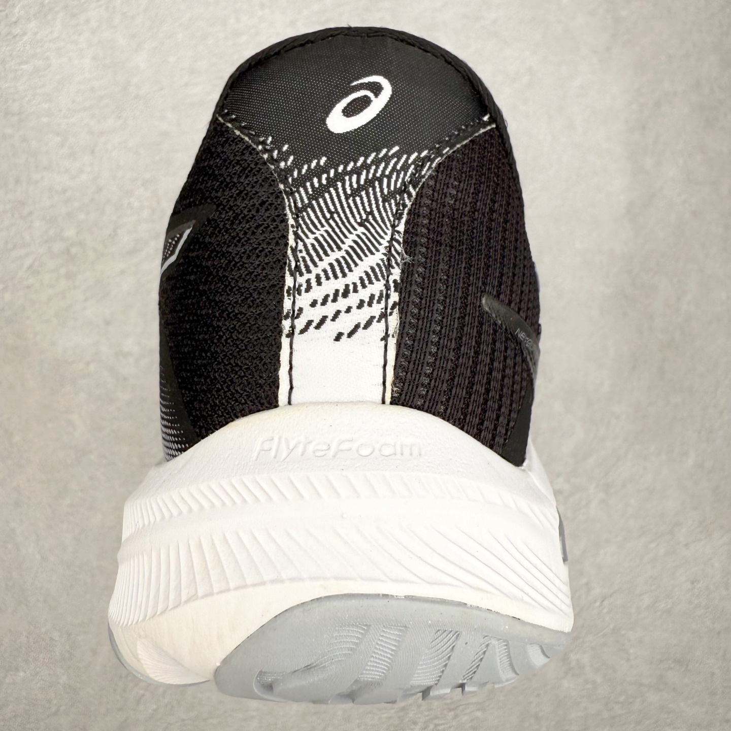 图片[8]-Asics NETBURNER BALLISTIC FF 4 亚瑟士舒适时尚潮流简约减震低帮训练鞋 DYNAWRAP 技术可提升稳定性 FLYTEFOAM 科技打造轻量缓冲组件 FLYTEFOAM Propel 技术鞋垫可提升吸震与回弹效果 TWISSTRUS 技术可提升速度与变向奔跑动作ASICSGRIP 科技可提升在球场上的抓地力 后足 GEL 缓冲科技可提供出色的避震效果AHAR 橡胶可提升耐用性 尺码：35 36 36.5 37 38 38.5 39 40 40.5 41 42 42.5 43 44 45-选品中心