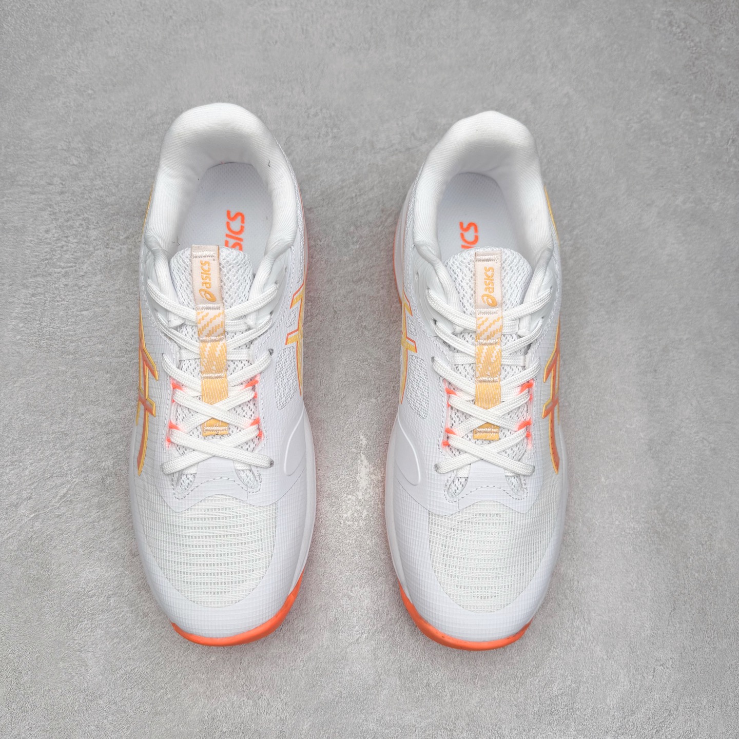 图片[2]-Asics NETBURNER BALLISTIC FF 4 亚瑟士舒适时尚潮流简约减震低帮训练鞋 DYNAWRAP 技术可提升稳定性 FLYTEFOAM 科技打造轻量缓冲组件 FLYTEFOAM Propel 技术鞋垫可提升吸震与回弹效果 TWISSTRUS 技术可提升速度与变向奔跑动作ASICSGRIP 科技可提升在球场上的抓地力 后足 GEL 缓冲科技可提供出色的避震效果AHAR 橡胶可提升耐用性 尺码：35 36 36.5 37 38 38.5 39 40 40.5 41 42 42.5 43 44 45-选品中心