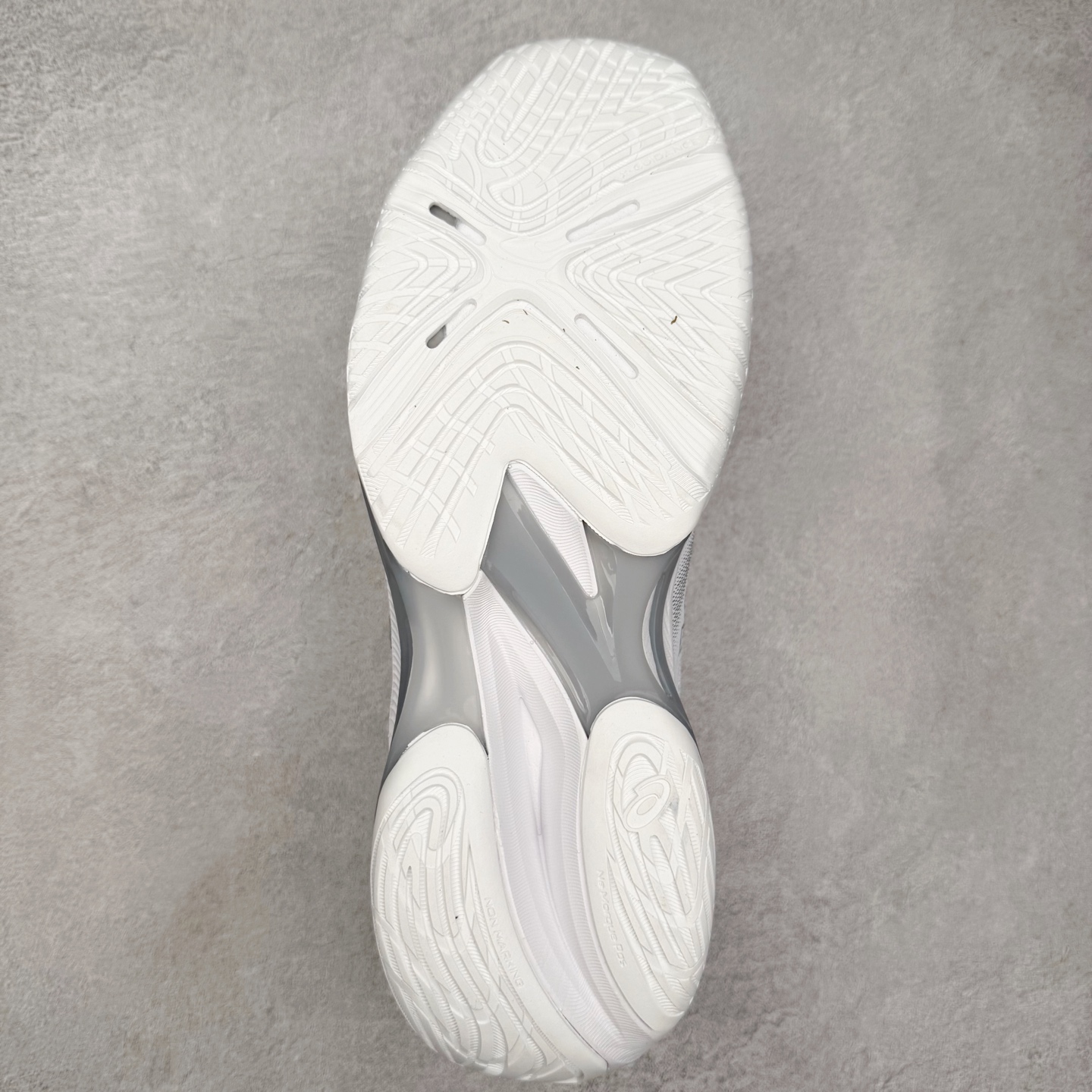 图片[9]-Asics NETBURNER BALLISTIC FF 4 亚瑟士舒适时尚潮流简约减震低帮训练鞋 DYNAWRAP 技术可提升稳定性 FLYTEFOAM 科技打造轻量缓冲组件 FLYTEFOAM Propel 技术鞋垫可提升吸震与回弹效果 TWISSTRUS 技术可提升速度与变向奔跑动作ASICSGRIP 科技可提升在球场上的抓地力 后足 GEL 缓冲科技可提供出色的避震效果AHAR 橡胶可提升耐用性 尺码：35 36 36.5 37 38 38.5 39 40 40.5 41 42 42.5 43 44 45-选品中心