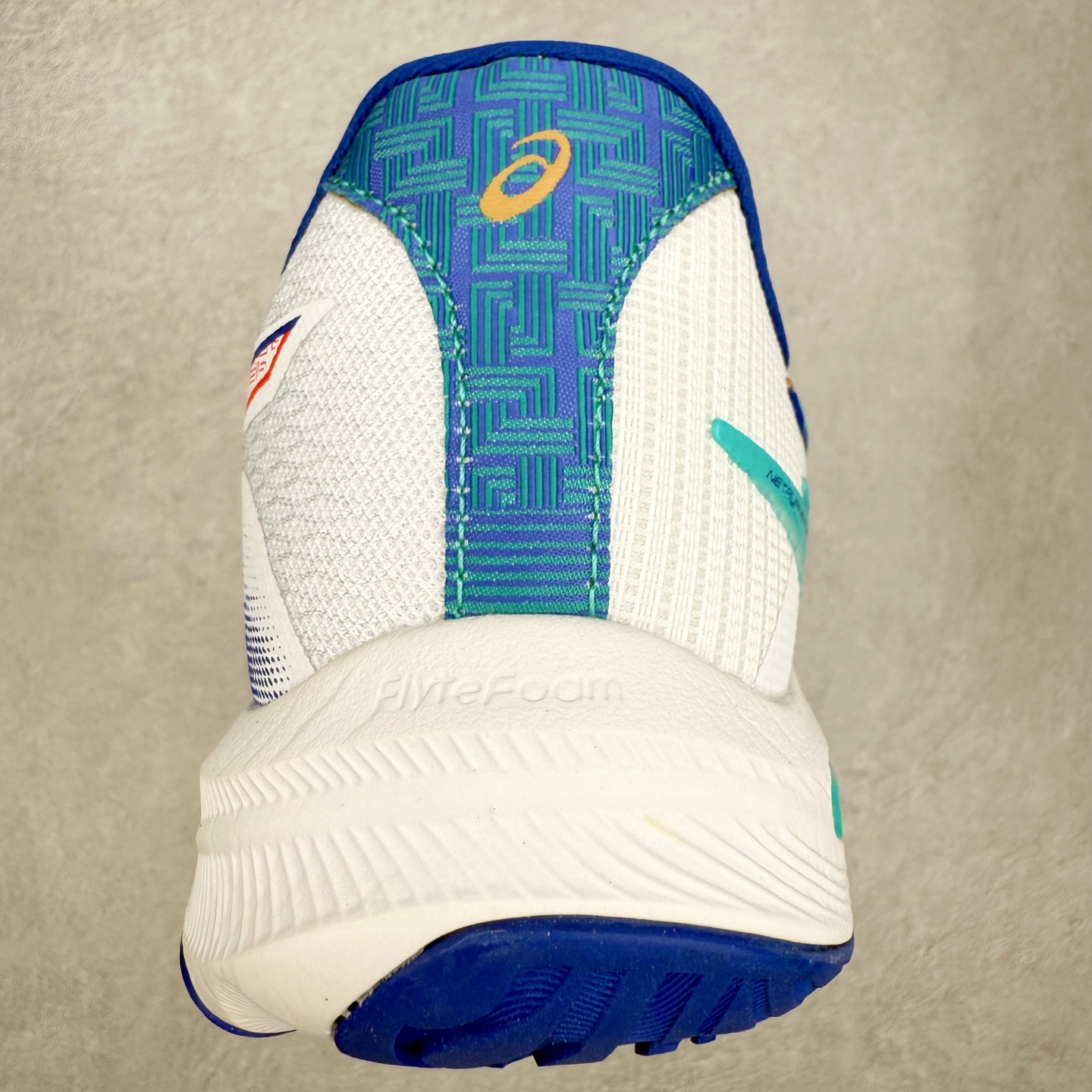 图片[8]-Asics NETBURNER BALLISTIC FF 4 亚瑟士舒适时尚潮流简约减震低帮训练鞋 DYNAWRAP 技术可提升稳定性 FLYTEFOAM 科技打造轻量缓冲组件 FLYTEFOAM Propel 技术鞋垫可提升吸震与回弹效果 TWISSTRUS 技术可提升速度与变向奔跑动作ASICSGRIP 科技可提升在球场上的抓地力 后足 GEL 缓冲科技可提供出色的避震效果AHAR 橡胶可提升耐用性 尺码：35 36 36.5 37 38 38.5 39 40 40.5 41 42 42.5 43 44 45-选品中心