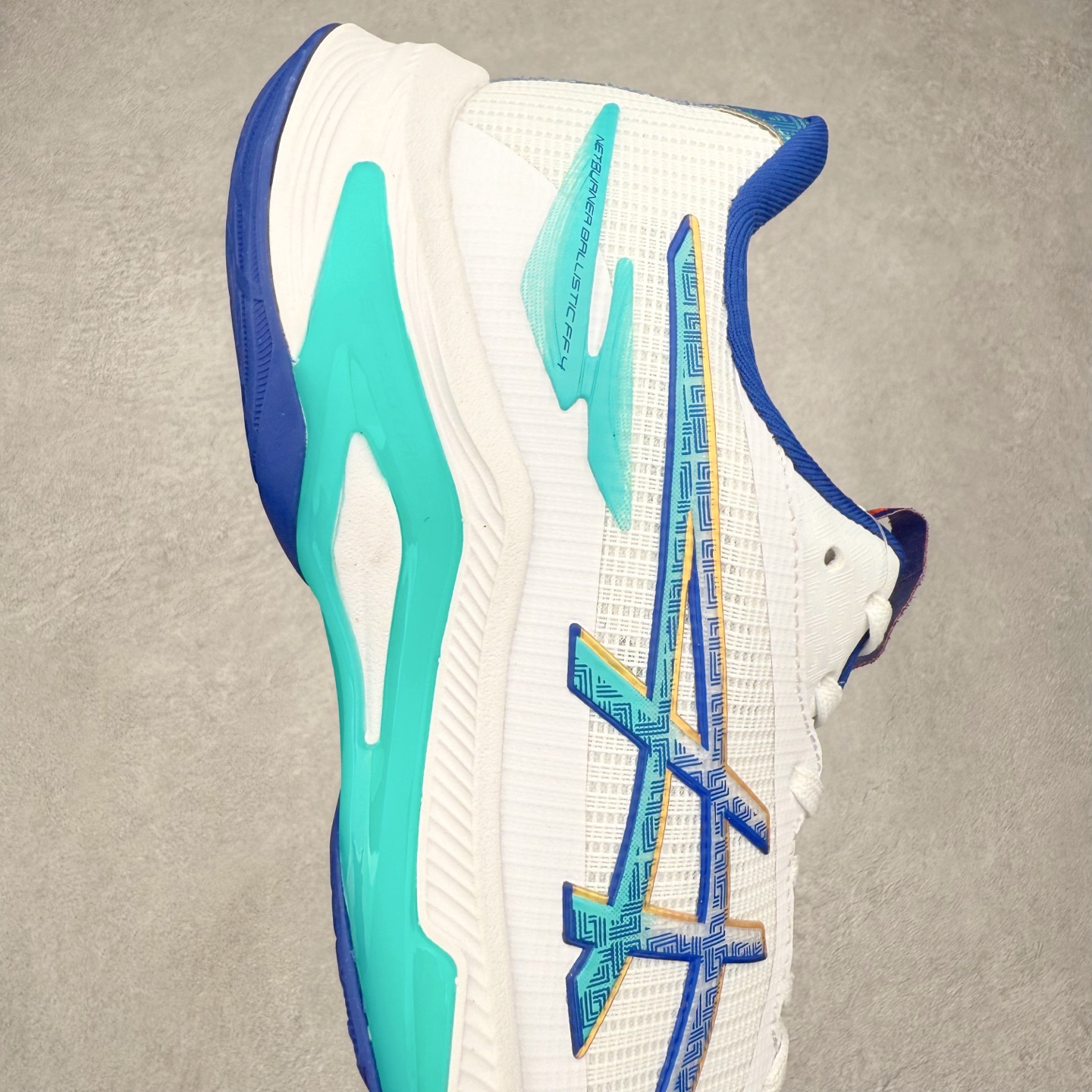 图片[6]-Asics NETBURNER BALLISTIC FF 4 亚瑟士舒适时尚潮流简约减震低帮训练鞋 DYNAWRAP 技术可提升稳定性 FLYTEFOAM 科技打造轻量缓冲组件 FLYTEFOAM Propel 技术鞋垫可提升吸震与回弹效果 TWISSTRUS 技术可提升速度与变向奔跑动作ASICSGRIP 科技可提升在球场上的抓地力 后足 GEL 缓冲科技可提供出色的避震效果AHAR 橡胶可提升耐用性 尺码：35 36 36.5 37 38 38.5 39 40 40.5 41 42 42.5 43 44 45-选品中心