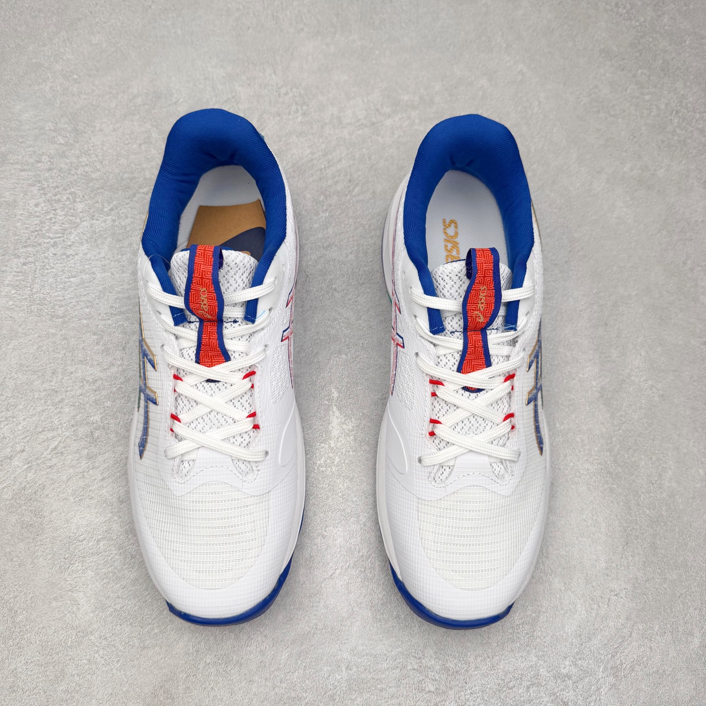 图片[2]-Asics NETBURNER BALLISTIC FF 4 亚瑟士舒适时尚潮流简约减震低帮训练鞋 DYNAWRAP 技术可提升稳定性 FLYTEFOAM 科技打造轻量缓冲组件 FLYTEFOAM Propel 技术鞋垫可提升吸震与回弹效果 TWISSTRUS 技术可提升速度与变向奔跑动作ASICSGRIP 科技可提升在球场上的抓地力 后足 GEL 缓冲科技可提供出色的避震效果AHAR 橡胶可提升耐用性 尺码：35 36 36.5 37 38 38.5 39 40 40.5 41 42 42.5 43 44 45-选品中心