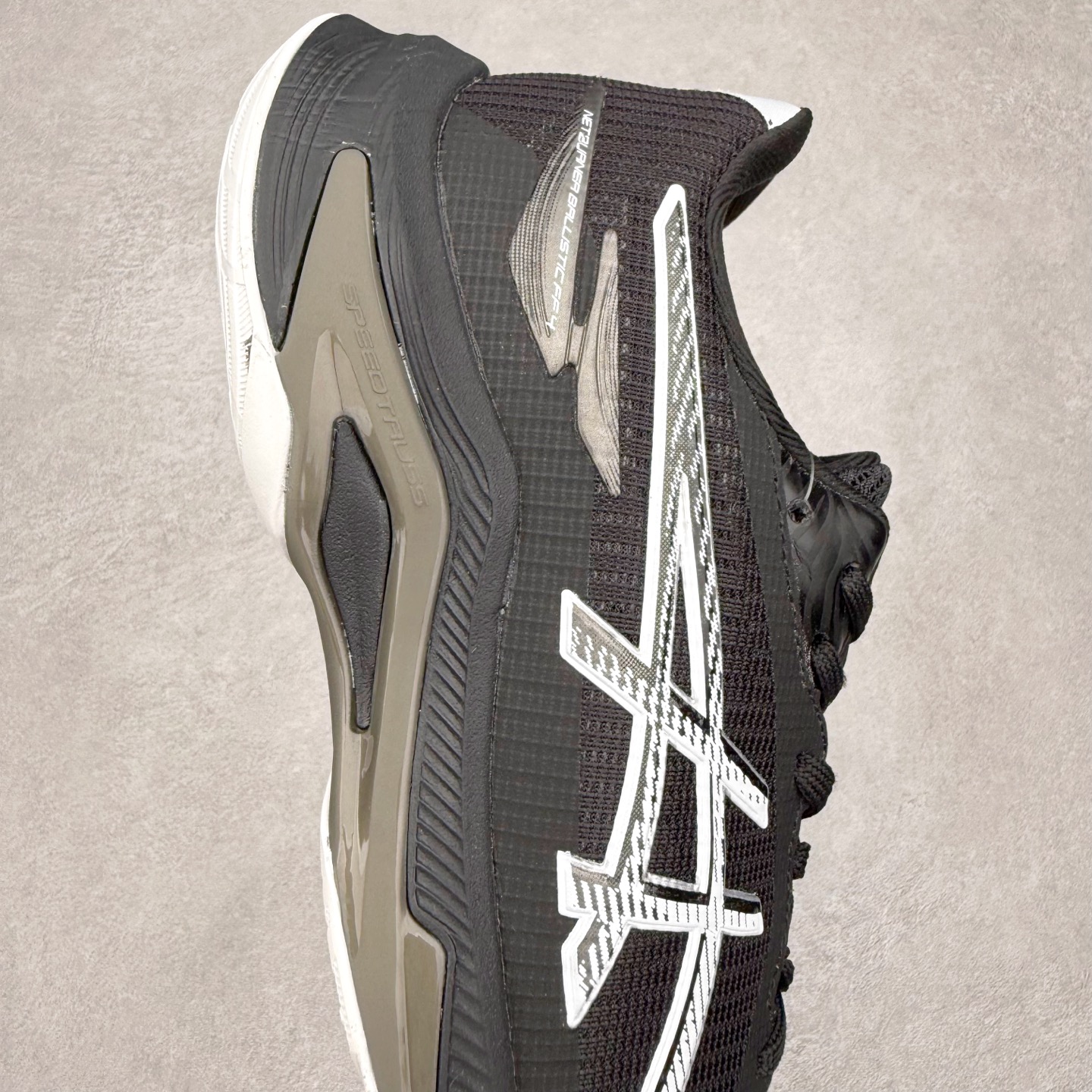 图片[6]-Asics NETBURNER BALLISTIC FF 4 亚瑟士舒适时尚潮流简约减震低帮训练鞋 DYNAWRAP 技术可提升稳定性 FLYTEFOAM 科技打造轻量缓冲组件 FLYTEFOAM Propel 技术鞋垫可提升吸震与回弹效果 TWISSTRUS 技术可提升速度与变向奔跑动作ASICSGRIP 科技可提升在球场上的抓地力 后足 GEL 缓冲科技可提供出色的避震效果AHAR 橡胶可提升耐用性 尺码：35 36 36.5 37 38 38.5 39 40 40.5 41 42 42.5 43 44 45-选品中心