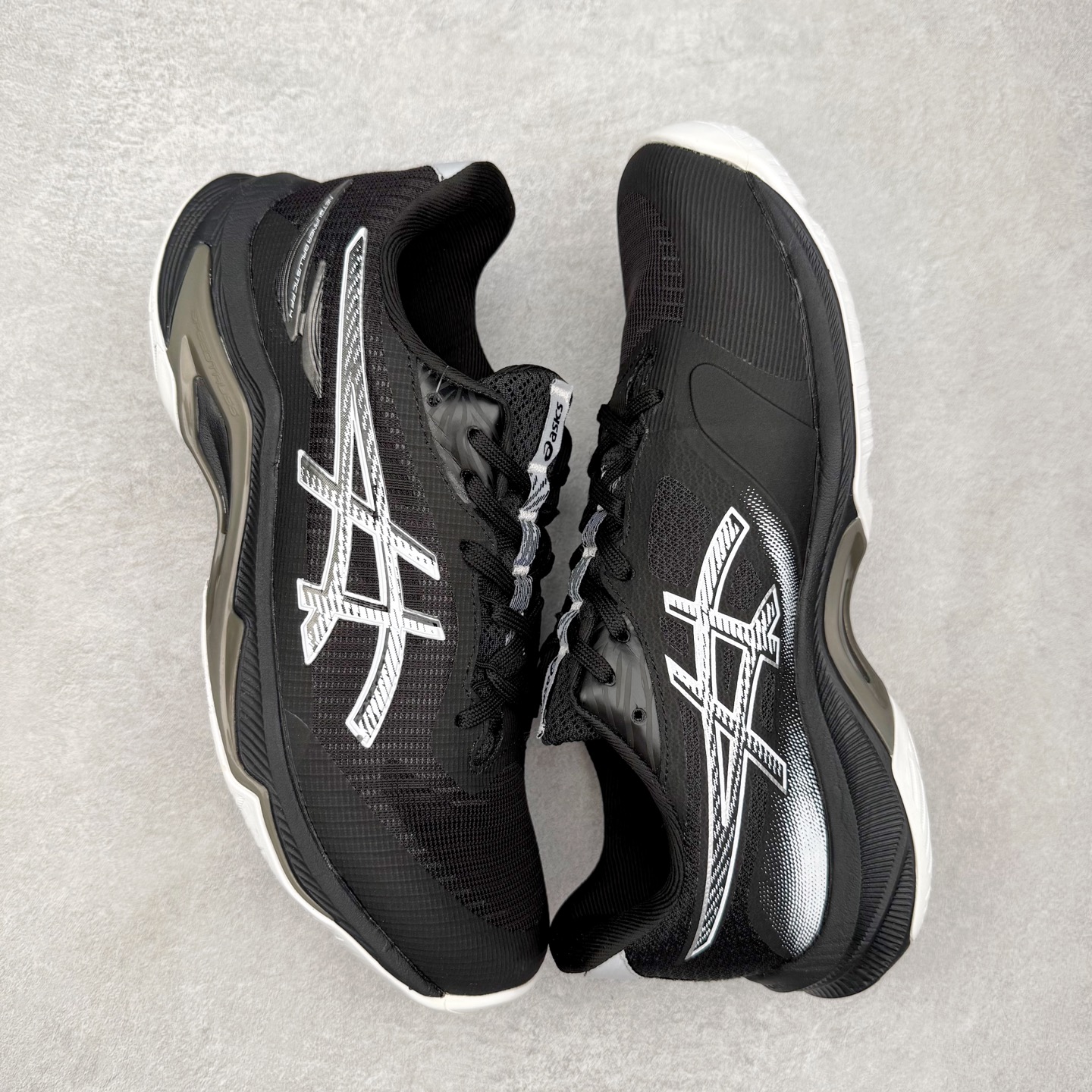 图片[3]-Asics NETBURNER BALLISTIC FF 4 亚瑟士舒适时尚潮流简约减震低帮训练鞋 DYNAWRAP 技术可提升稳定性 FLYTEFOAM 科技打造轻量缓冲组件 FLYTEFOAM Propel 技术鞋垫可提升吸震与回弹效果 TWISSTRUS 技术可提升速度与变向奔跑动作ASICSGRIP 科技可提升在球场上的抓地力 后足 GEL 缓冲科技可提供出色的避震效果AHAR 橡胶可提升耐用性 尺码：35 36 36.5 37 38 38.5 39 40 40.5 41 42 42.5 43 44 45-选品中心